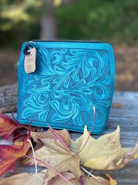 Amelia Chica Aqua.jpg