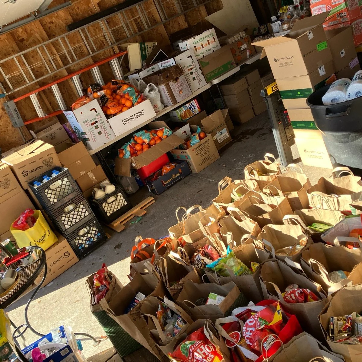 Hello! I&rsquo;m asking for donations for my neighbors who have been impacted by the ICE occupation in Minneapolis. Tax Deductible donations link in my bio (www.givemn.org/story/folwellmpls)
We have seen a reduction in ICE presence in our neighborhoo