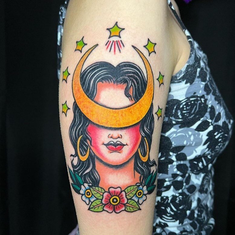 Moon lady from Savannahs flash 🌙
@braytontattoos 

To book check out her website and fill out an appointment form 📝

http://www.sbraytonart.com