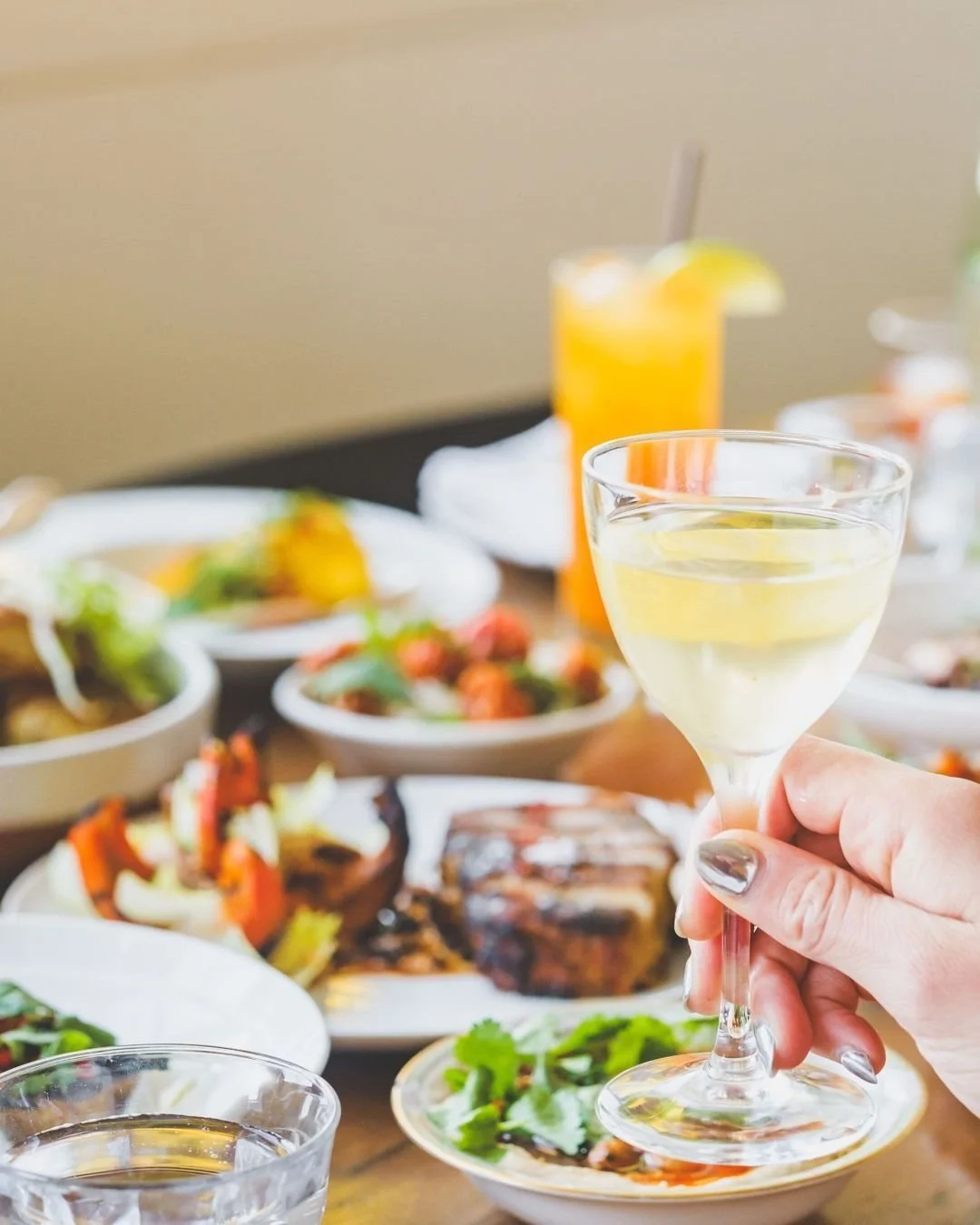 Cheers to Tuesday! ✨ 🍸 

 Szechuan Vesper // szechuan peppercorn infused gin, vodka, la cuesta blanco vermouth, lemon oil fat wash 

Not drinking tonight? We&rsquo;ve got you covered with plenty of thoughtful N/A options, too.

📷 : @kev_parker