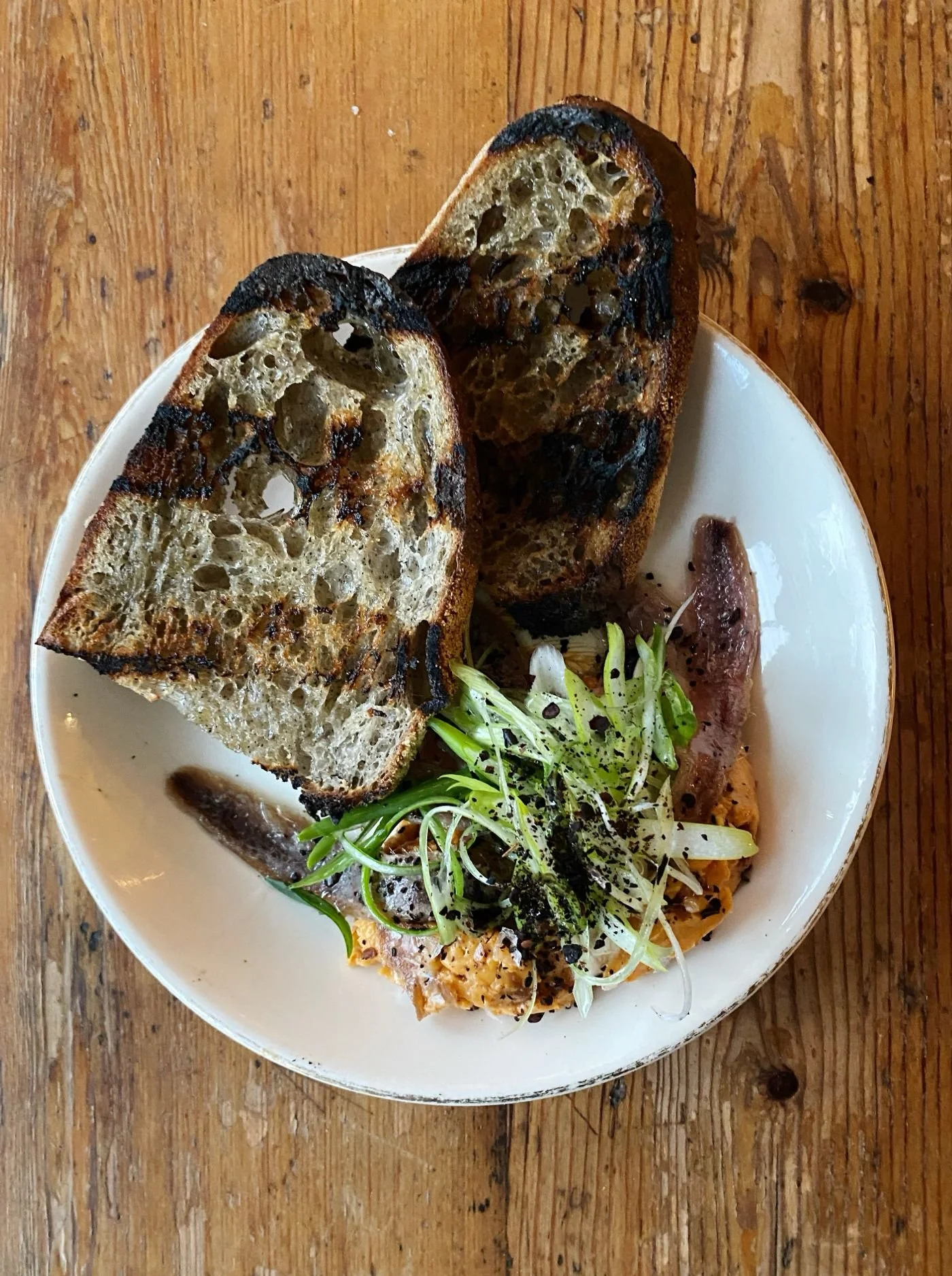Dish spotlight: Our beloved anchovies w/ harissa butter &amp; grilled sourdough 🐟 

We love these tiny, salty fish here at Homer and the way they pair perfectly with our harissa butter (we make our own harissa every week!). Slather them on our natur