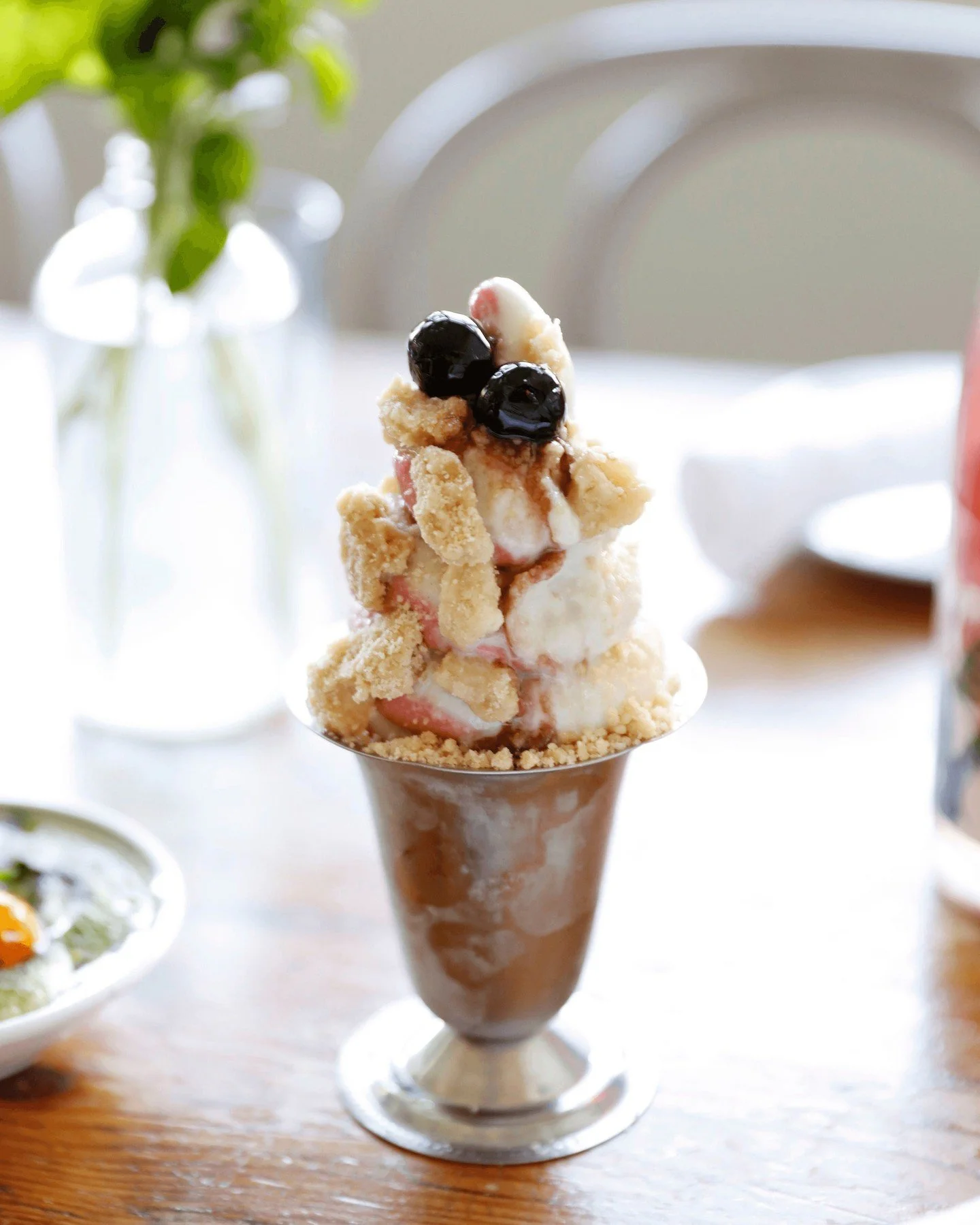 Congratulations - you made it half way through the week! What better way to celebrate than with a soft serve?

Our soft serve window opens at 5 for all of your ice cream needs!🍦And if you wanna say hi to the lady in the pic, pop over next door to @h