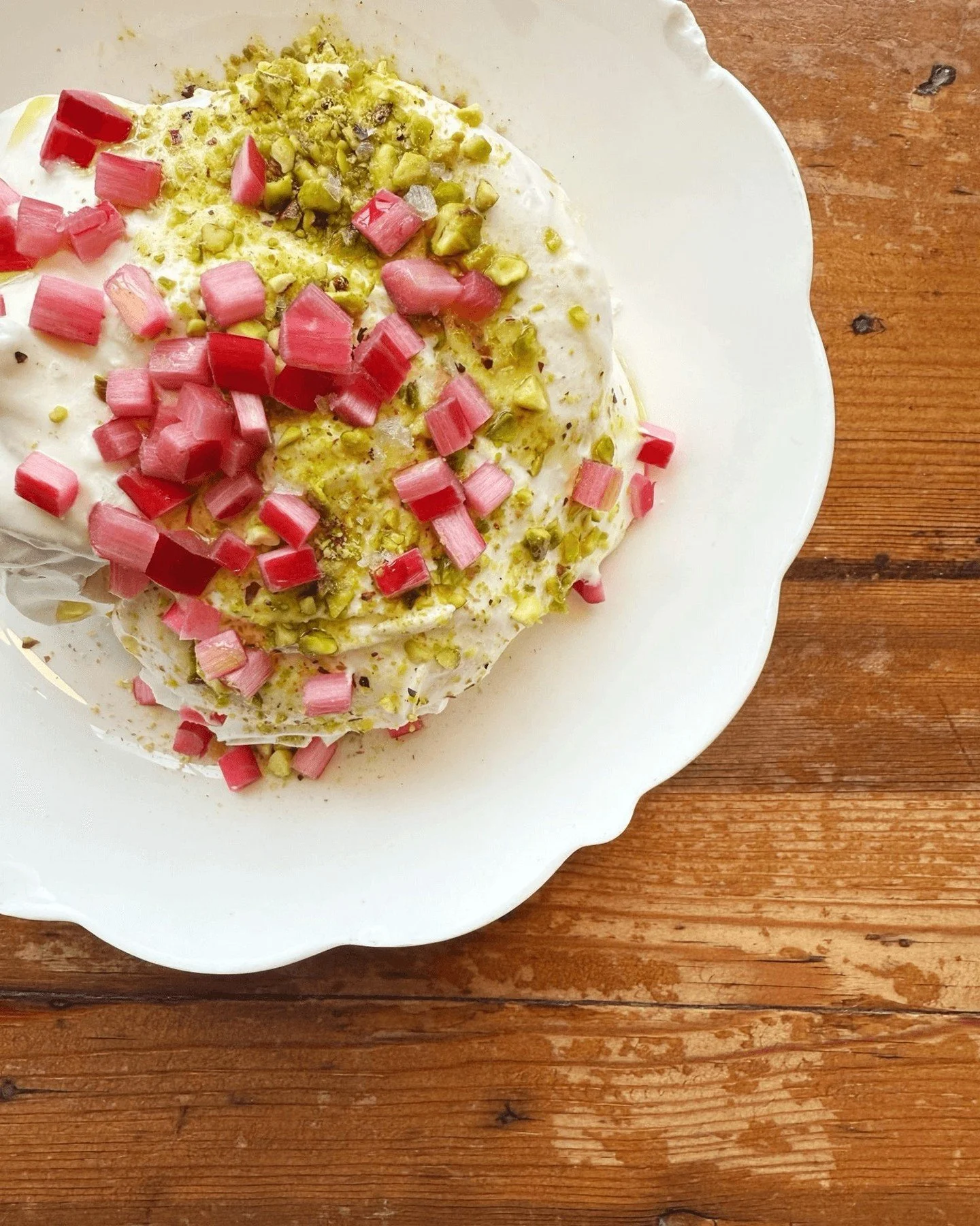 Sunday Funday!

What better way to end your weekend than with our newest addition to our dessert menu? 

Our airy pavlova w/ orange blossom, labneh, rhubarb &amp; pistachio 💕