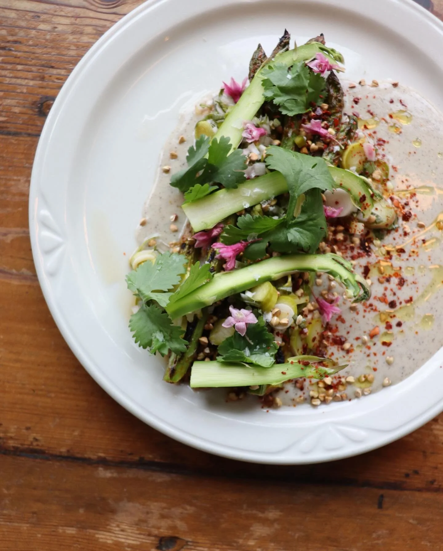 Some new dishes are gracing our menu this week! 

🍄 🧅 grilled spring onions w/ sumac, fried nettles, bee pollen, horseradish &amp; a mushroom emulsion (trust us, it&rsquo;s good). 

🌱 harissa marinated asparagus w/ green garlic relish &amp; toaste