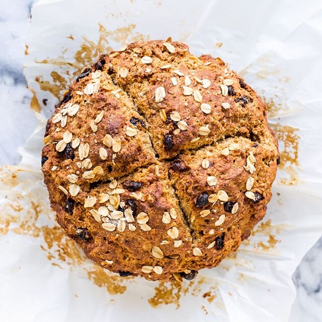 No yeast? No problem! You can still make this Irish soda bread recipe, and it's just about the easiest bread you can make. BONUS: there's no kneading involved 😅 ⁠
To get this recipe, head over to my profile @kitchenhealssoul and click the link!  #ki