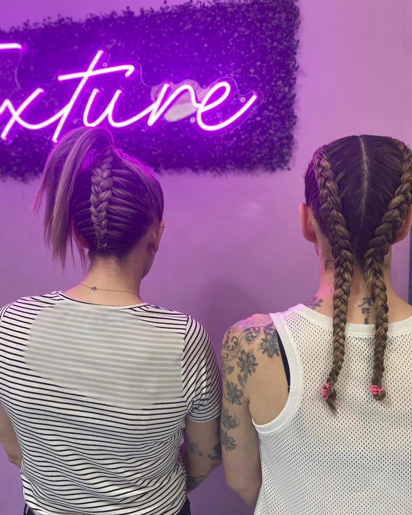 ✨Sisters that braid together stay together✨

Beautiful playful boxer braids, and an upside down braided pony for the two lovely sister 🥰🥰

Braids done by the talented @touchedbyh.c 

#texturesalonlondon #texture #braids #boxerbraids #cainrows #pony