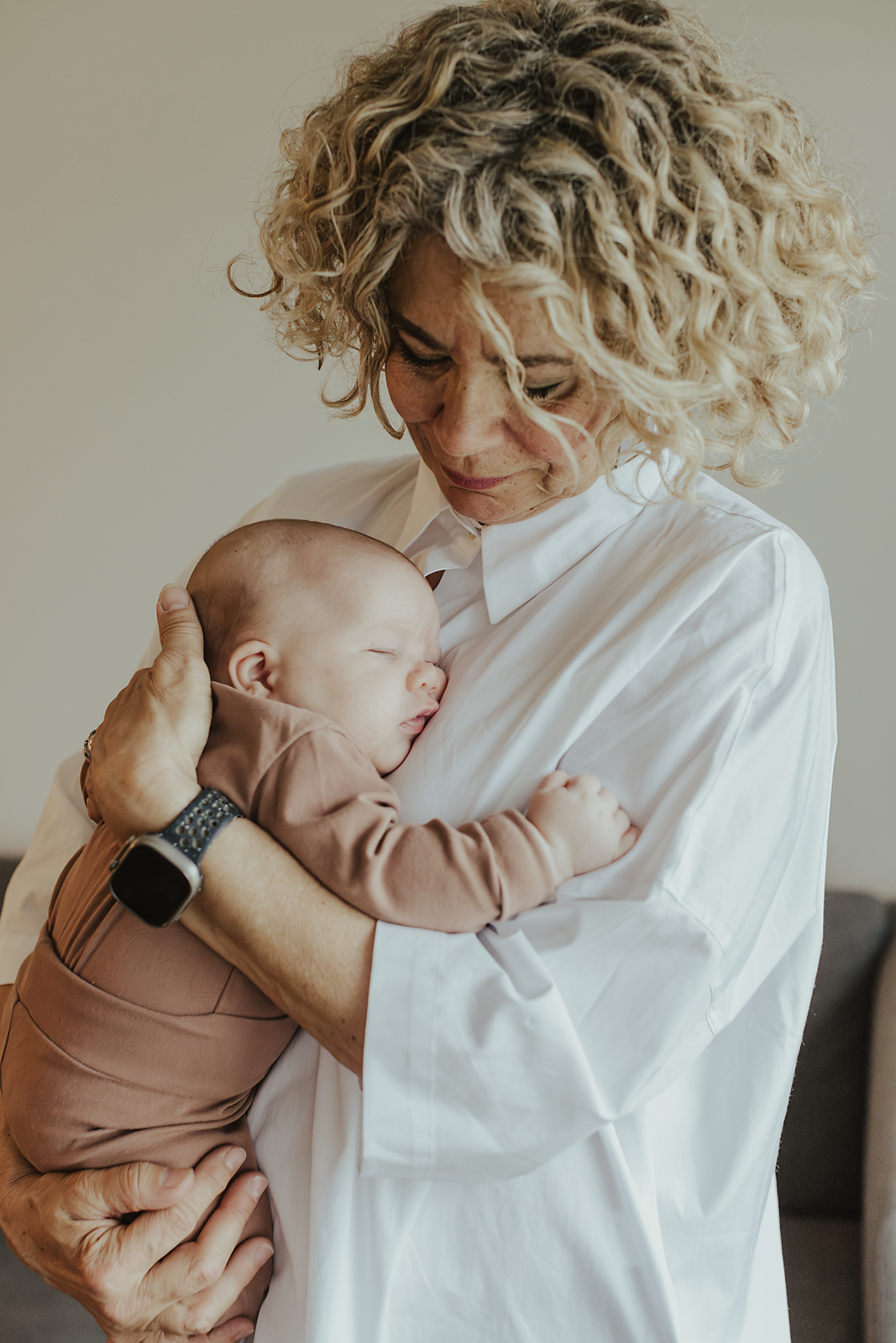best-newborn-lifestyle-photographer-york-region-12.png