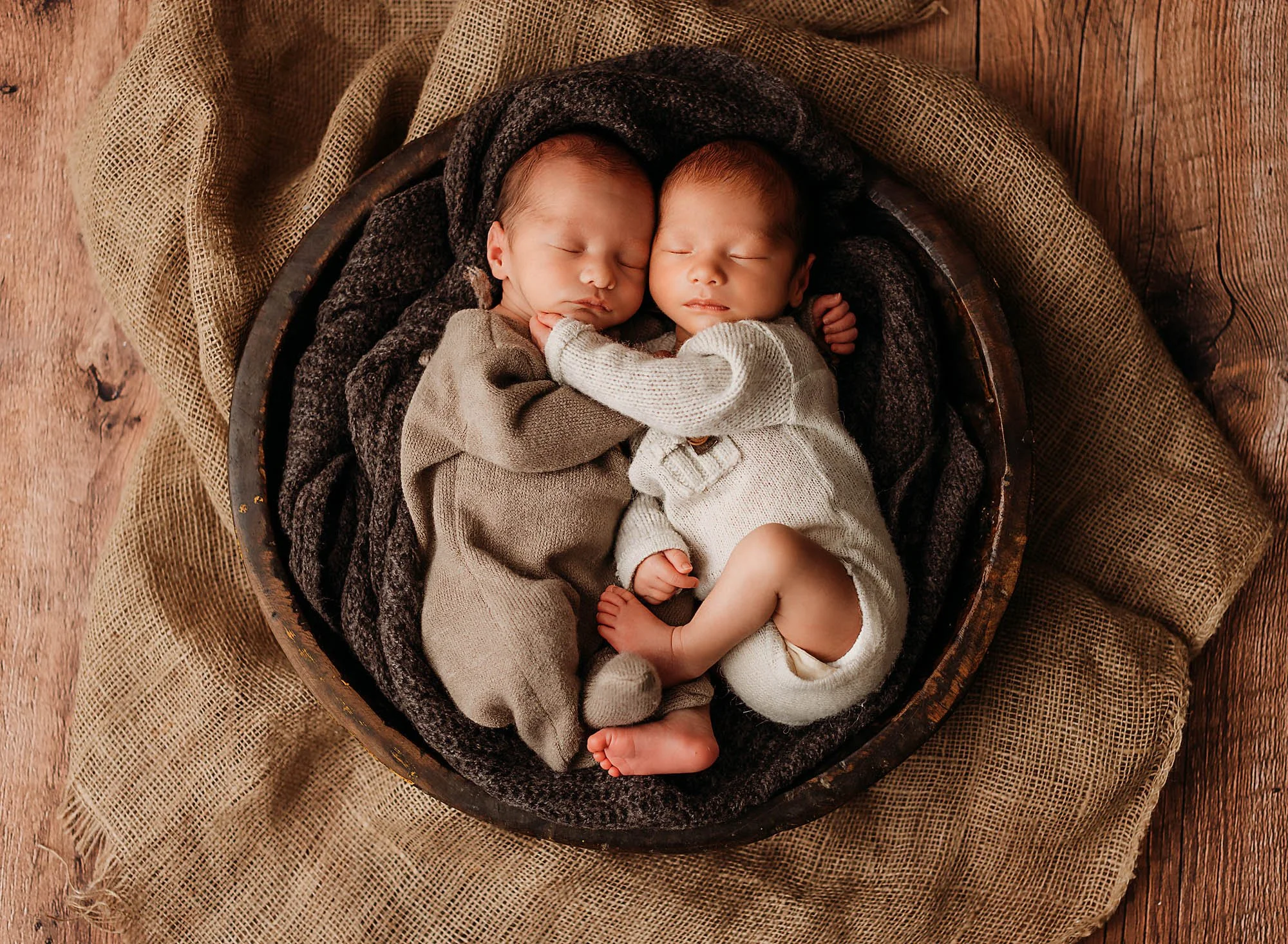 best-newborn-maternity-photographer-toronto-milton-halton-danieladagostino-bw--4 copy.jpg