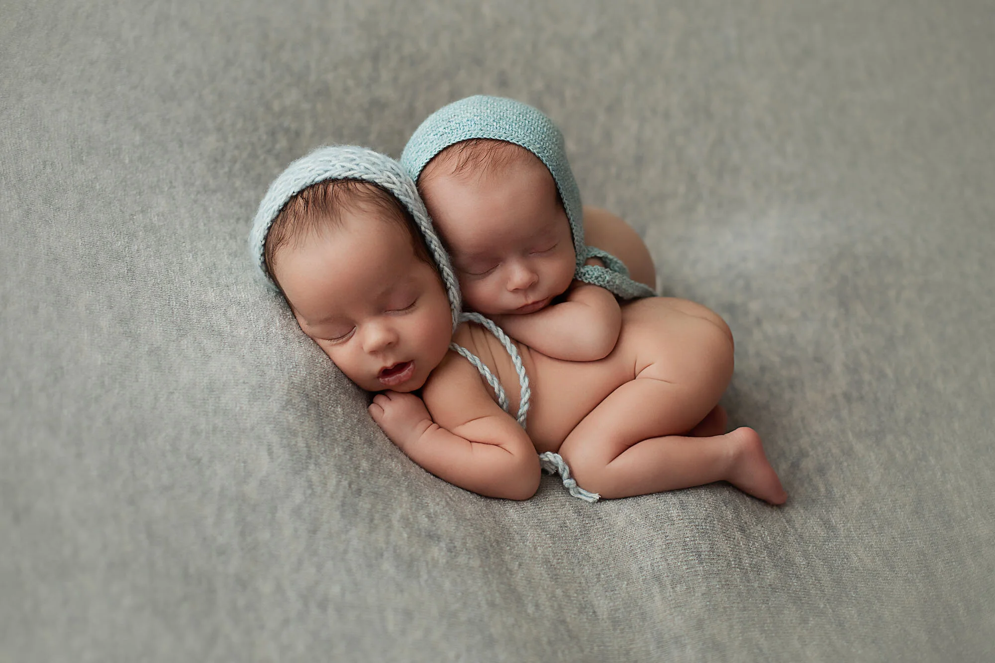 best newborn photographer daniela dagostino milton halton toronto twins
