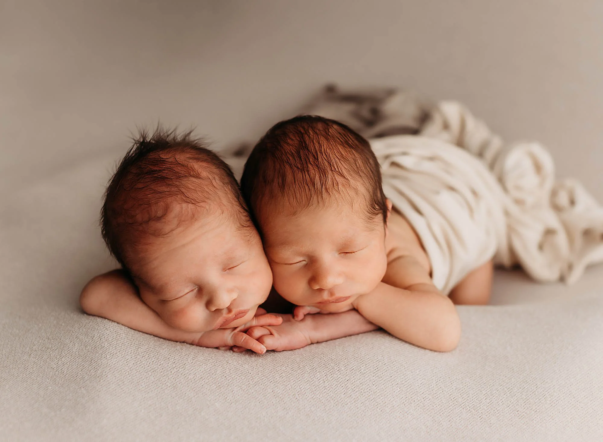 best-newborn-maternity-photographer-toronto-milton-halton-danieladagostino-bw--7 copy.jpg
