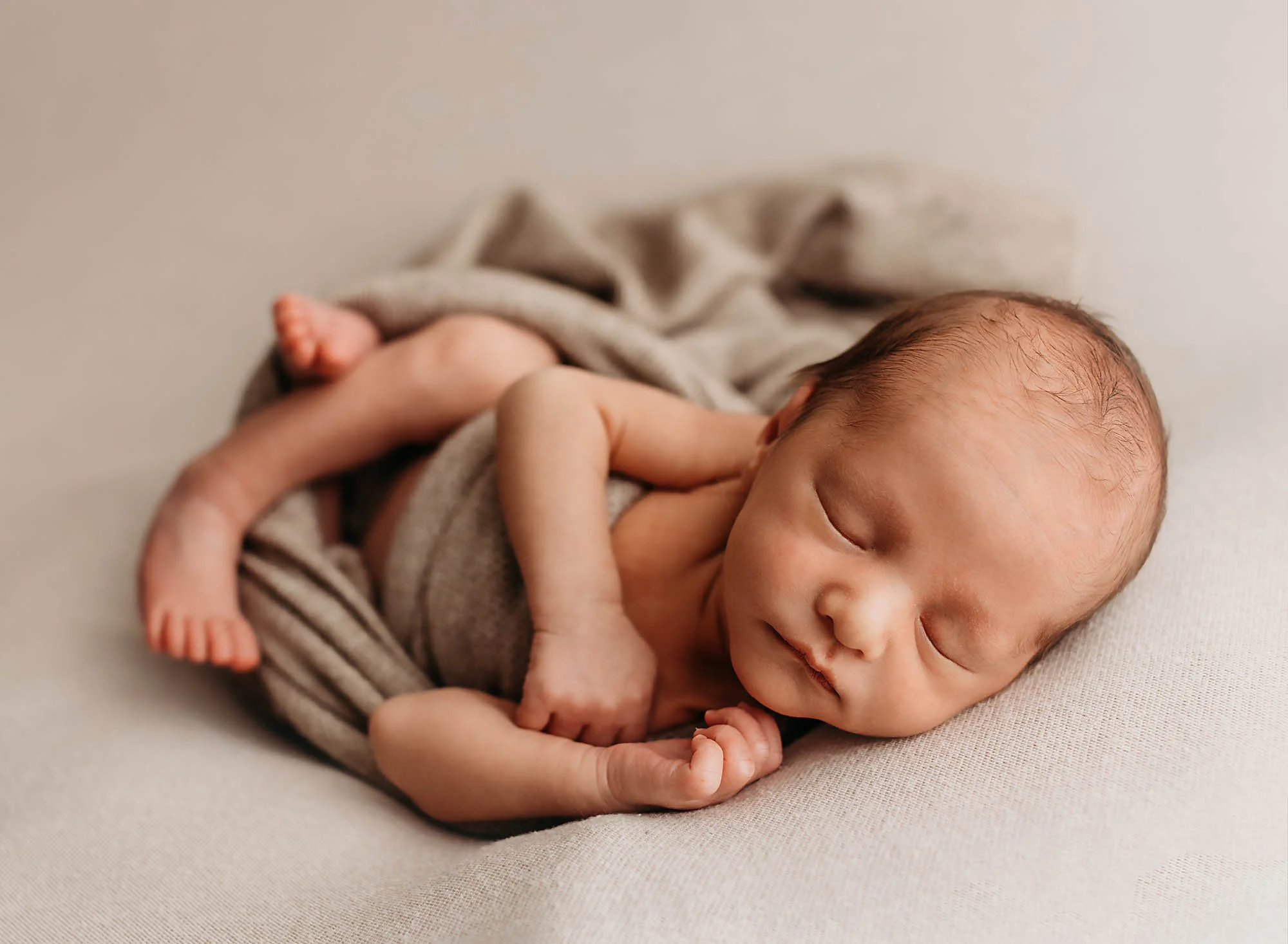 best-newborn-maternity-photographer-toronto-milton-halton-danieladagostino-bw--6 copy.jpg