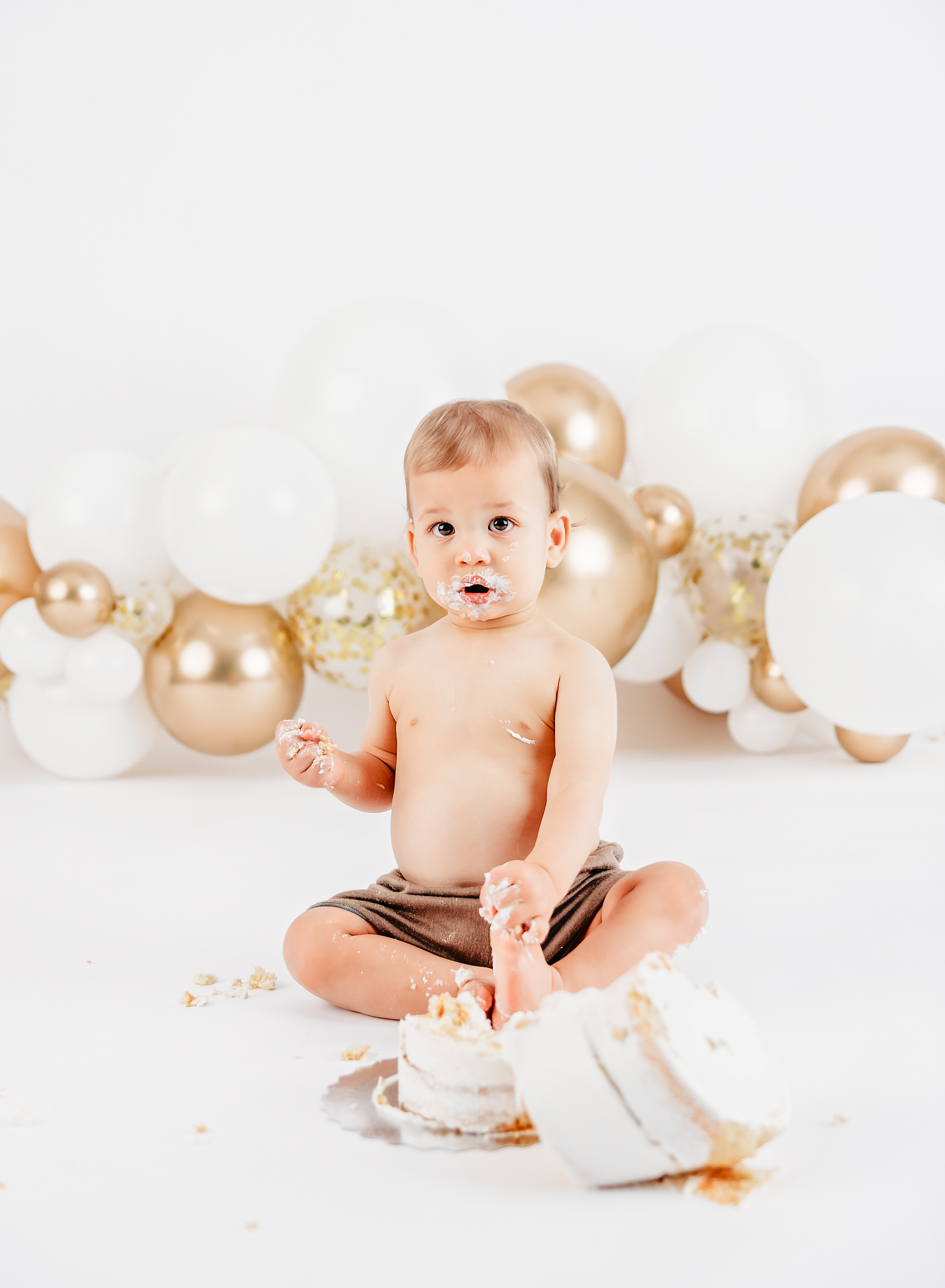 1 year birthday portrait, little boy, balloons, cake smash