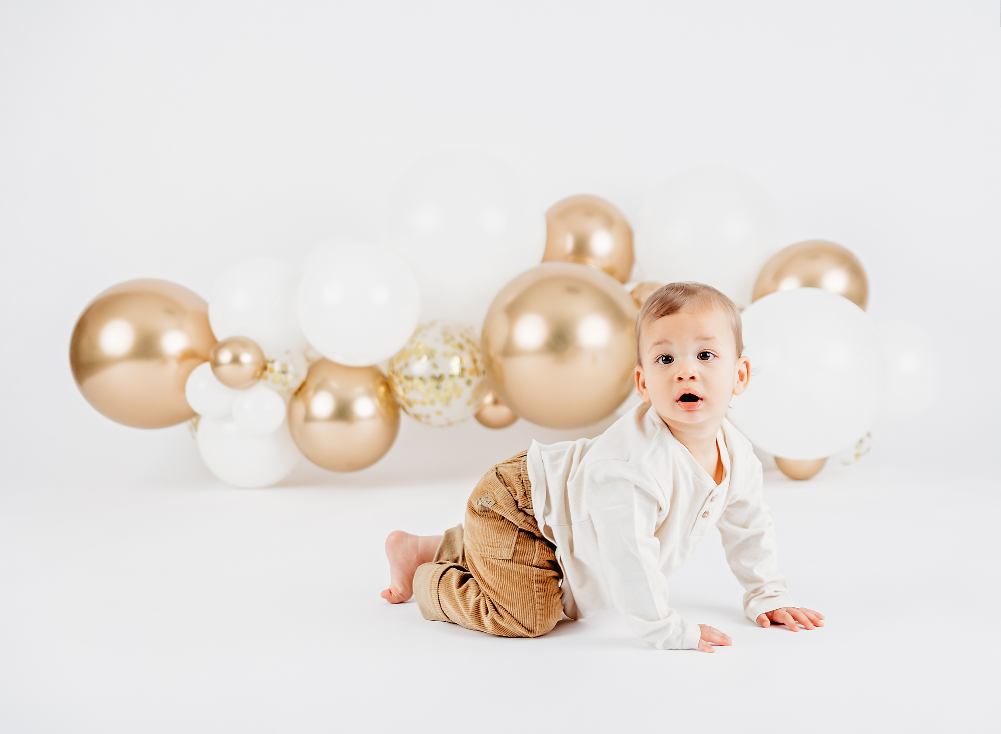 1 year birthday portrait, little boy, balloons