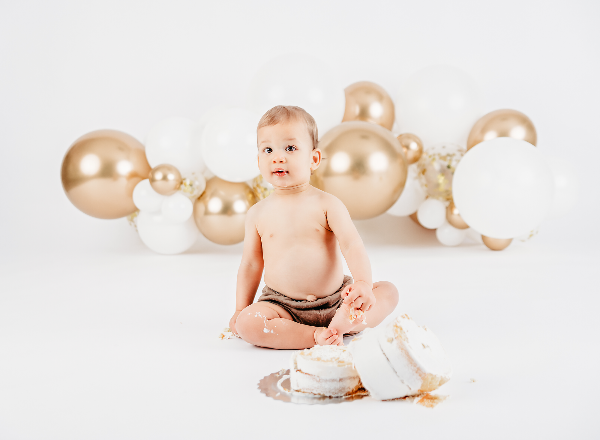 1 year birthday portrait, little boy, balloons, cake smash