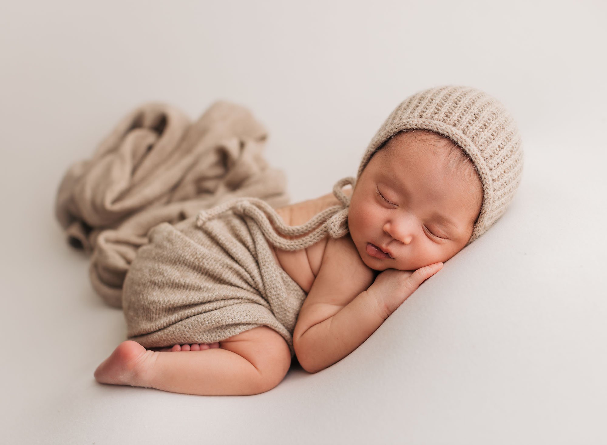 best-newborn-photographer-milton-toronto-danieladagostino-anthony-3 copyweb.jpg