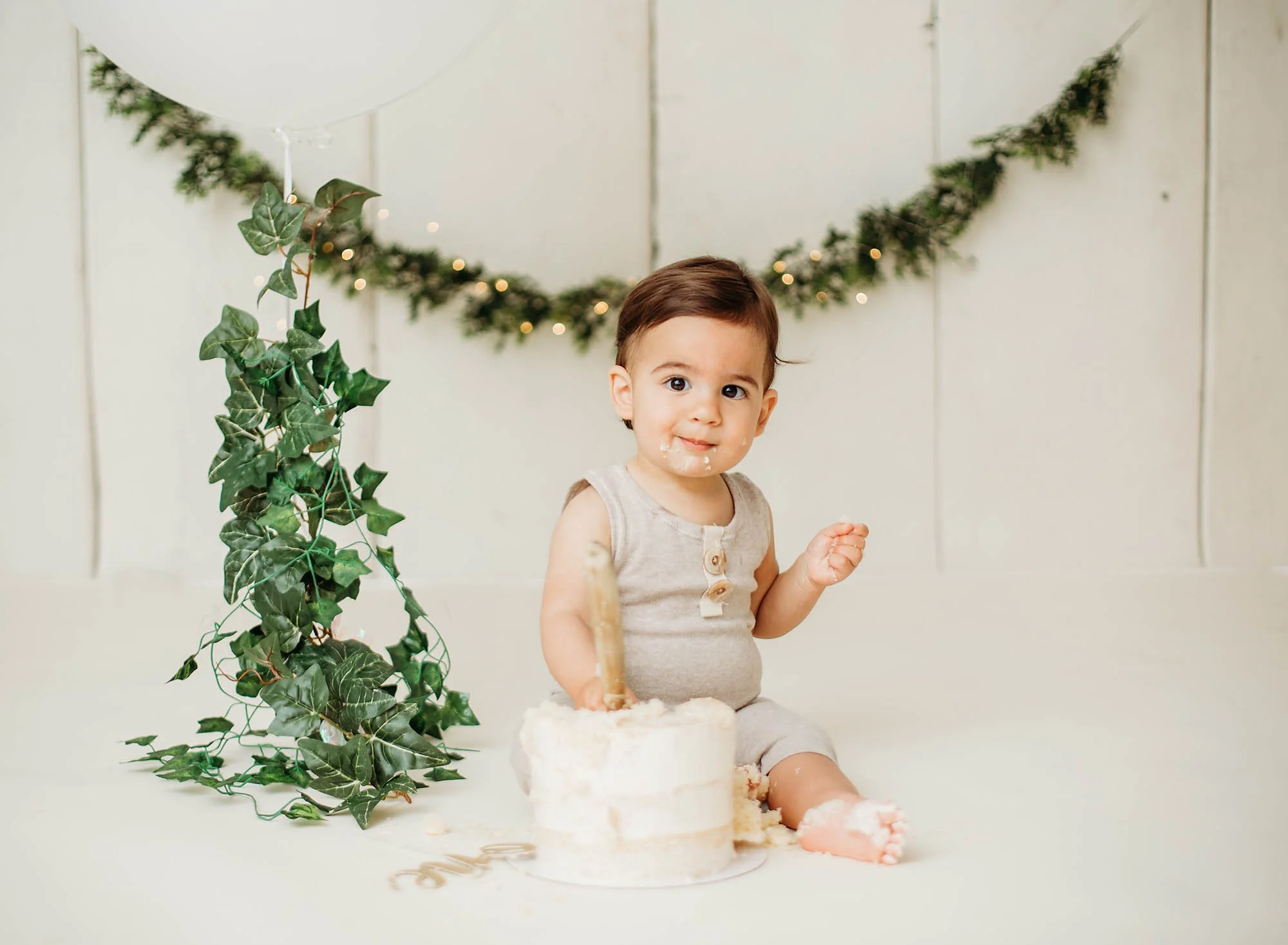 best-cake-smash-photographer-milton-toronto-danieladagostino-grayson--4 copy.jpg