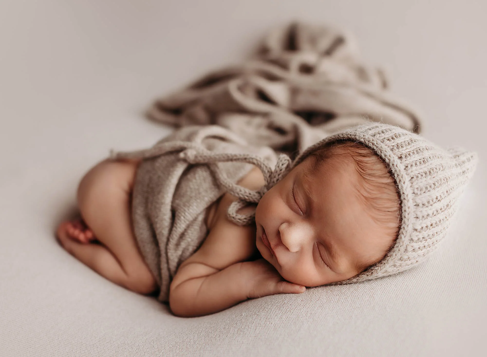 best-newborn-maternity-photographer-milton-toronto-gta-danieladagostino-grayson5.jpg