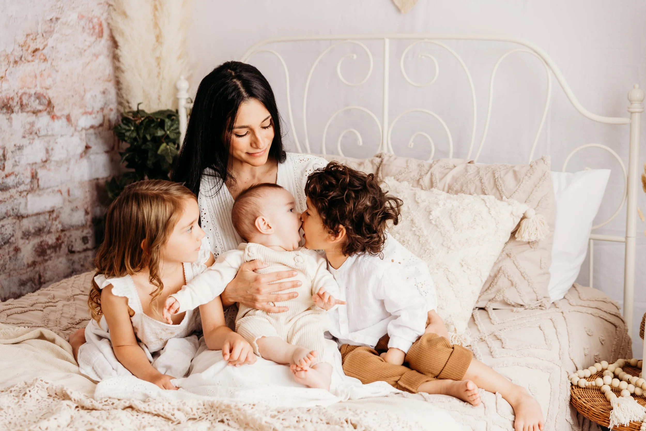 best family photographer, mom and children