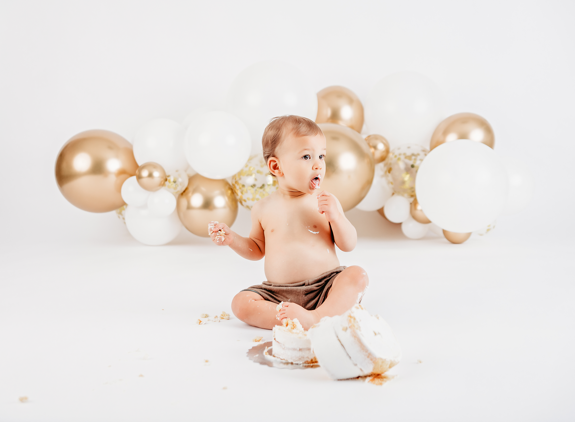 1 year birthday portrait, little boy, balloons, cake smash