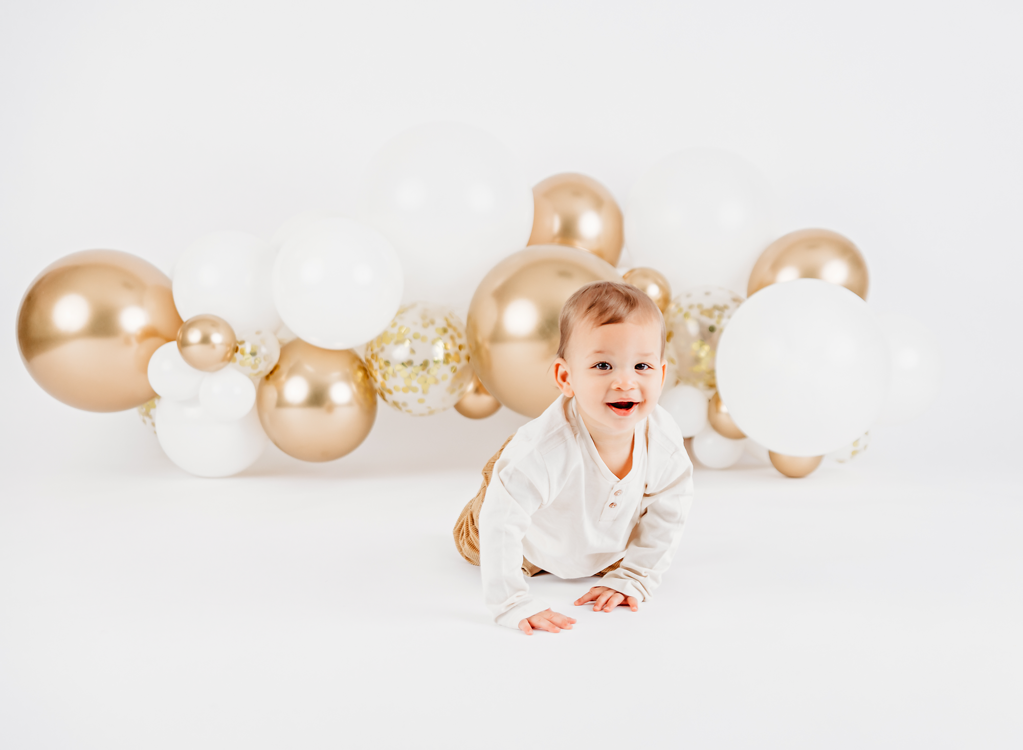 1 year birthday portrait, little boy, balloons