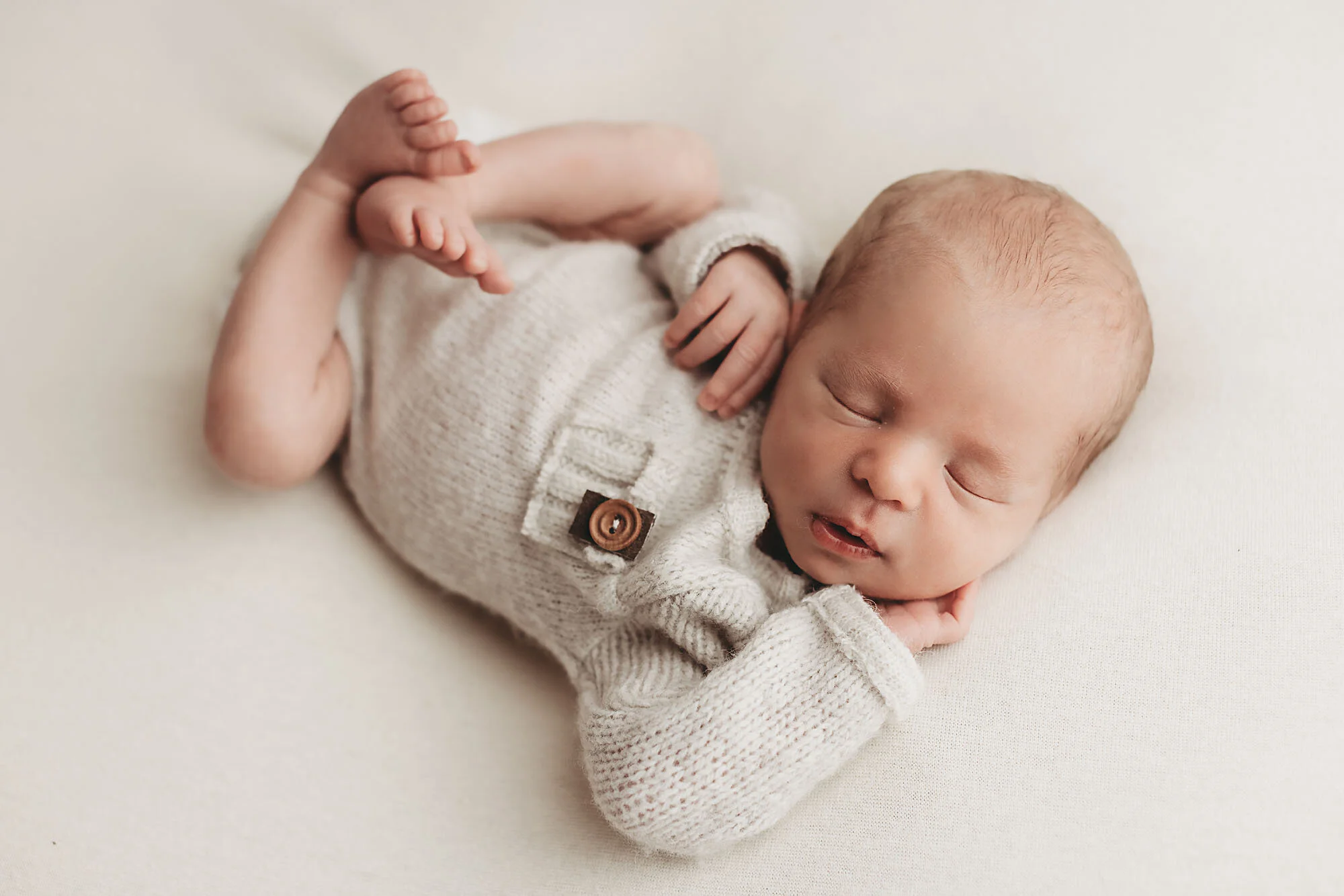best newborn photographer daniela dagostino milton halton toronto baby laying