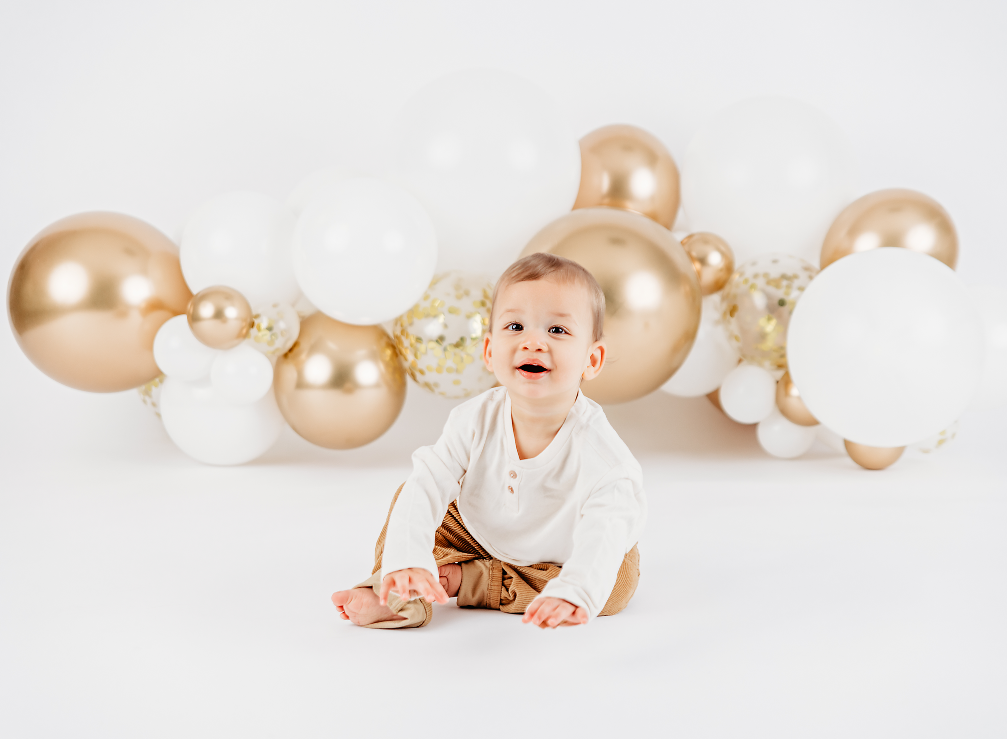 1 year birthday portrait, little boy, balloons