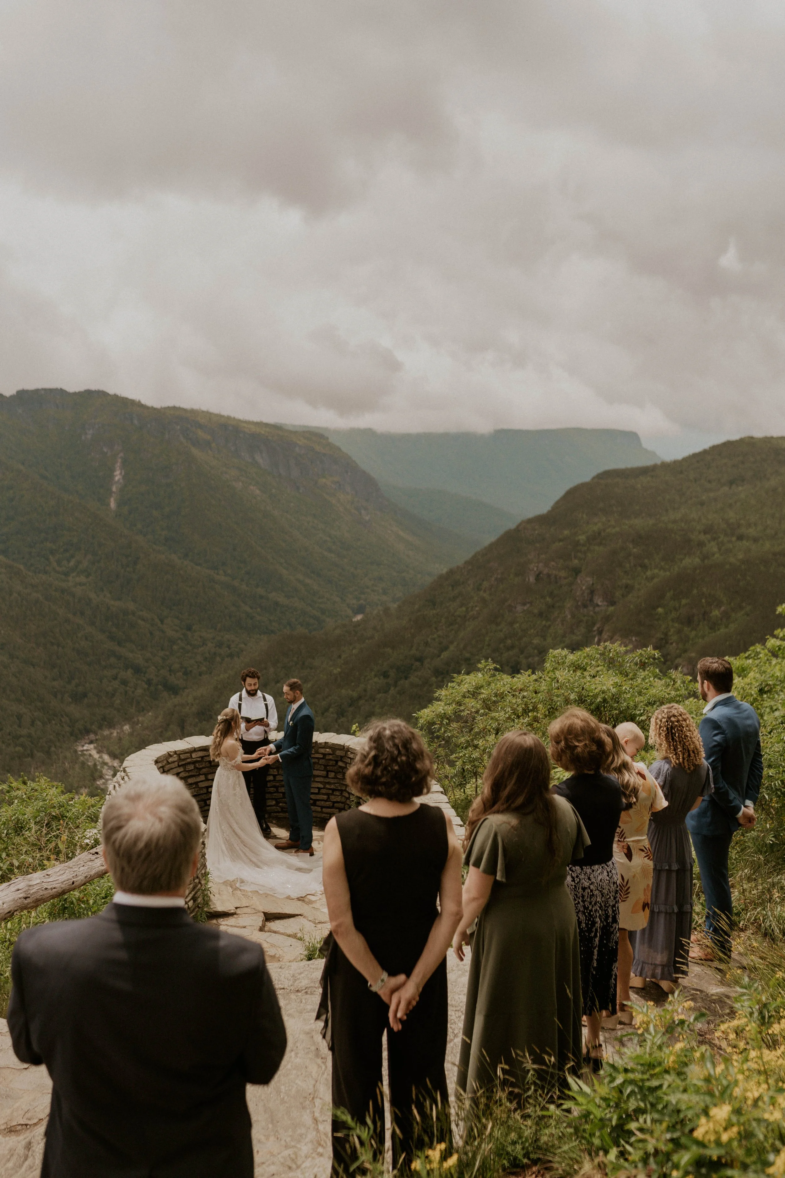Small elopement with family at Wiseman’s View near Boone