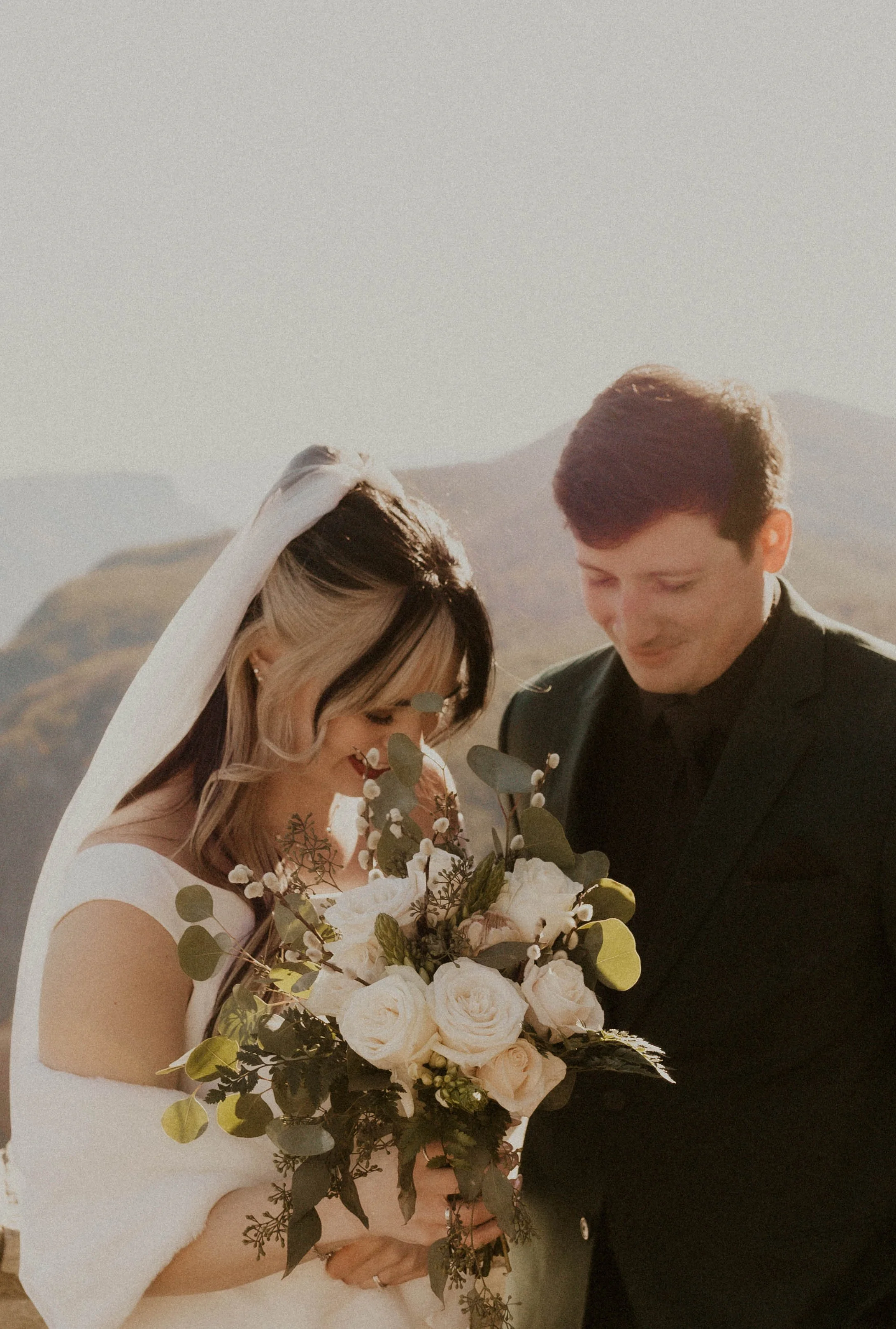 Romantic portraits at Wiseman’s View overlooking Linville Gorge near Asheville