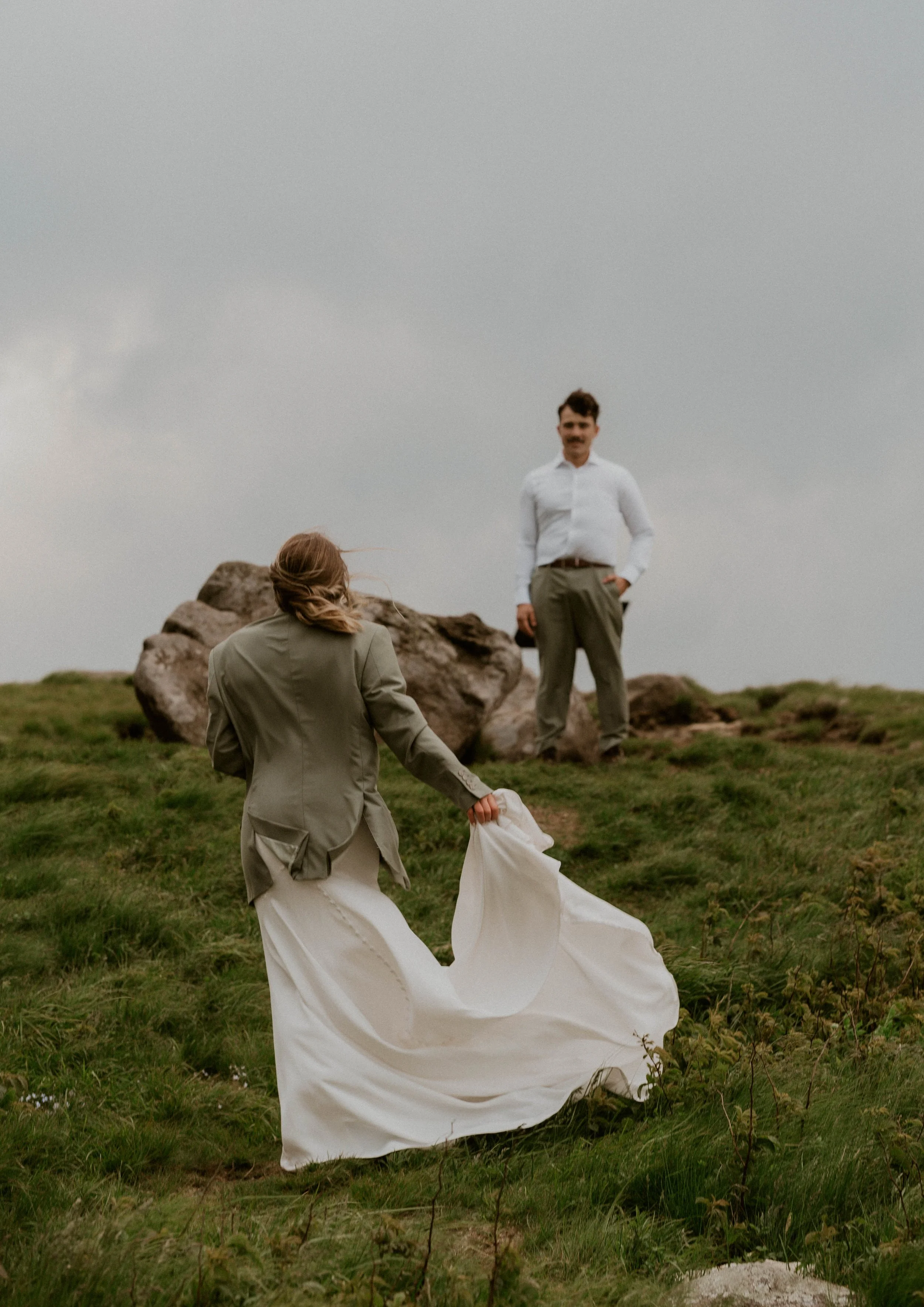 Rainy Appalachian mountain wedding with emotional vow