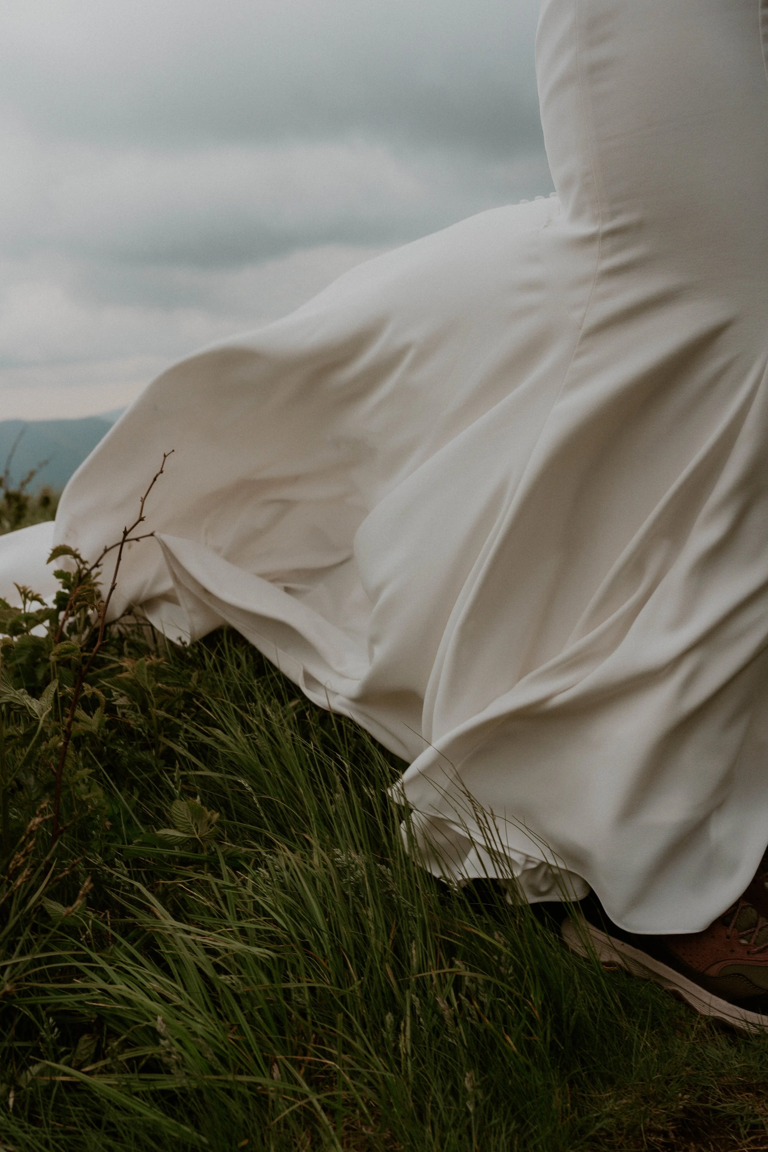 Rainy Appalachian mountain wedding with emotional vow