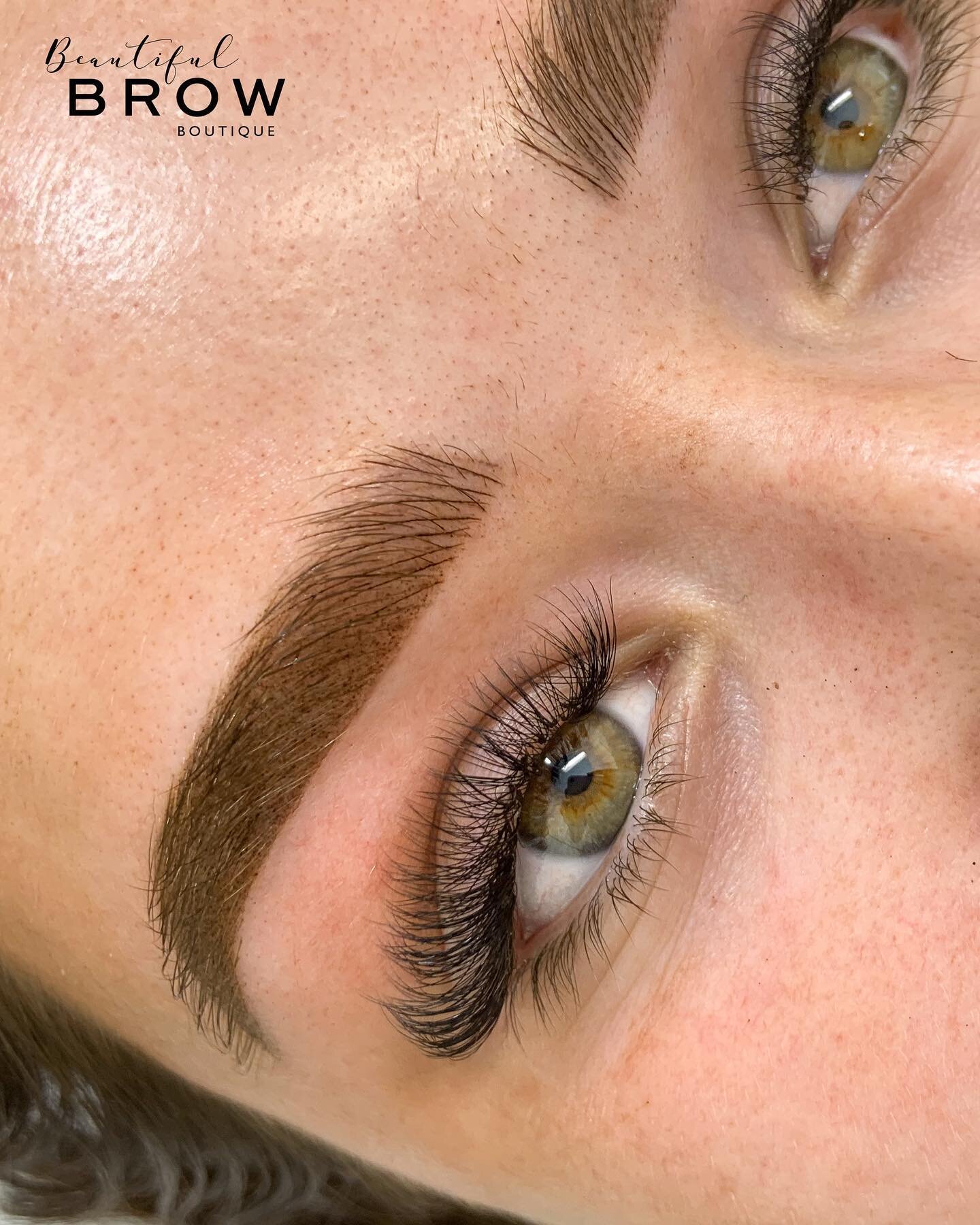 Combo brows don&rsquo;t need to be harsh looking 🙈 if you&rsquo;re worried about sharpie brows ? Well they just don&rsquo;t happen here ! 

Combination brows can be crafted to appear soft, neat, natural .. such a gorgeous enhancement for this babe &