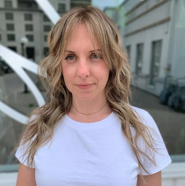 Summer is here babes! How are you protecting your hair from sun exposure?
How many of you have no idea what i’m talking about? 🙋‍♀️
This always blows my clients mind when I first let her know about the damaging effects that the sun can do