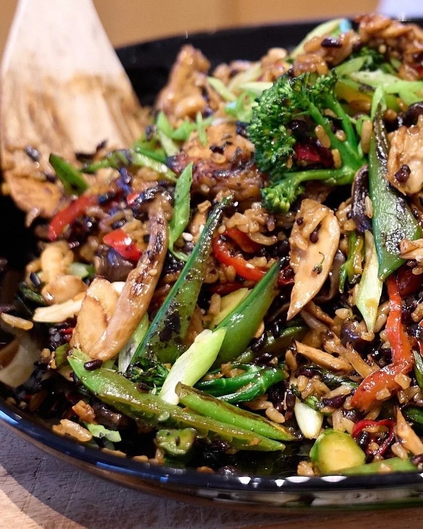 Stir-Fried Forbidden Rice with Medicinal Mushrooms and Chinese Vegetables π
This is what happens in our kitchens—recipes that don’t just nourish, but heal.
Black forbidden rice to build kidney essence. Reishi and shiitake for immune re