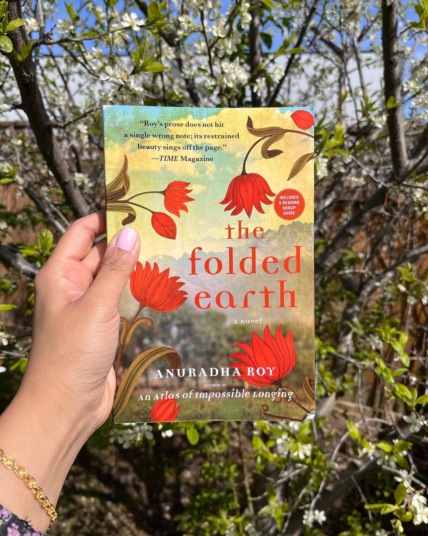 Happy Monday Laadliyan 💕

Today we are sharing some of our fav reads by South Asian daughters you can read this season either on your couch, by the beach or on the patio! 

What are some of your fav books written by South Asian women? Comment below!