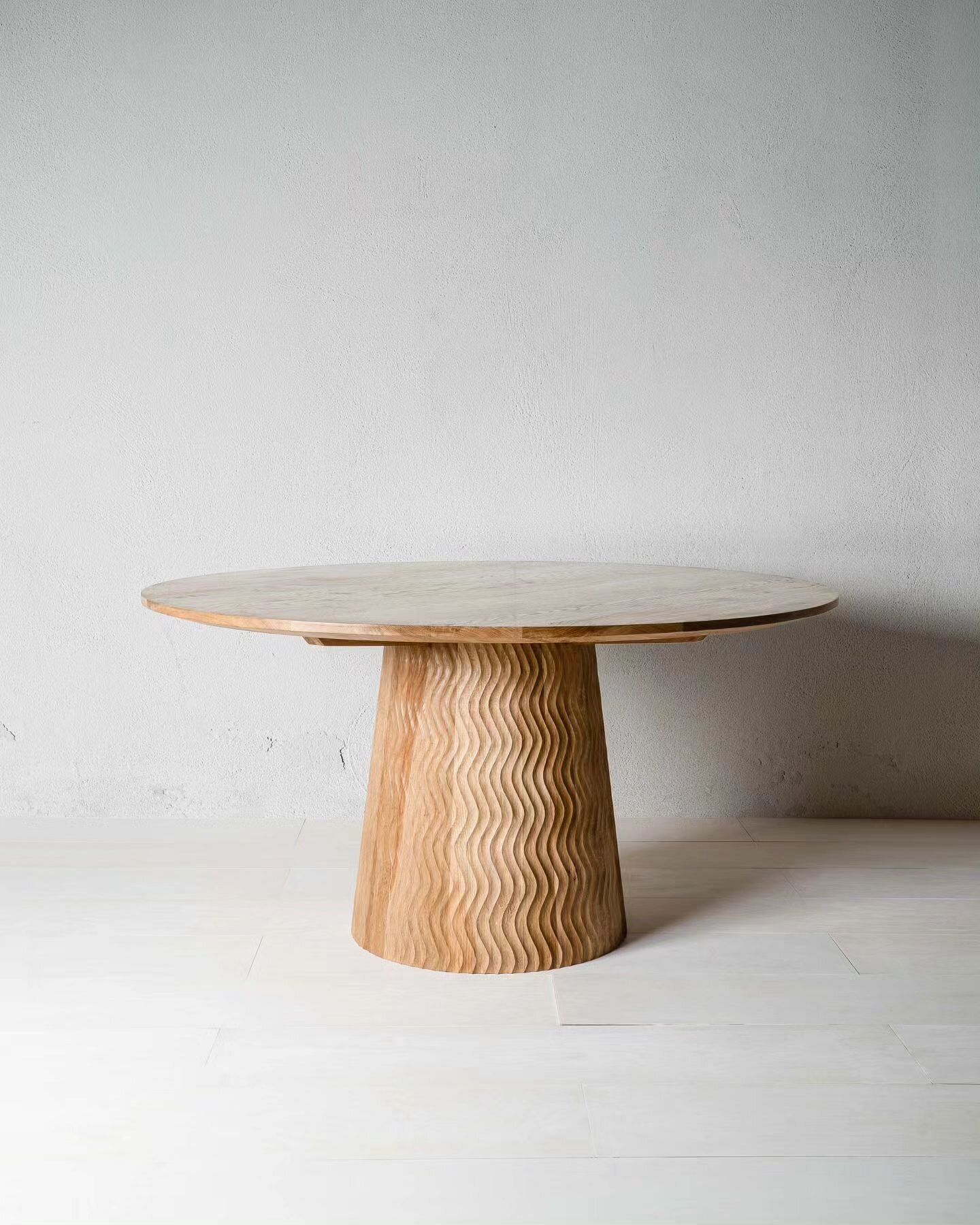 And here she is... the Aurora dining table 💥 

We've been wanting to make this piece ever since we made our Aurora coffee table last year, so it's great that we've finally had a chance to make it happen. 

The solid oak piece features a wavy hand-ca