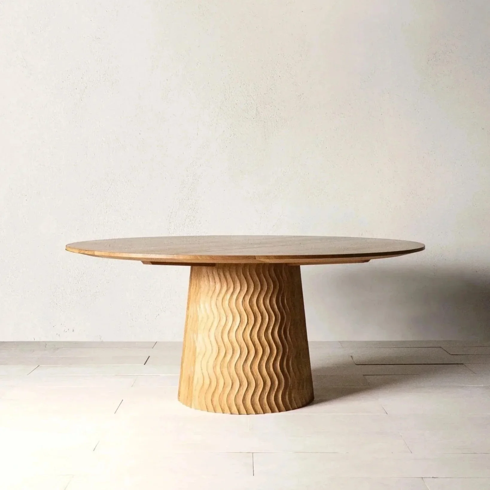 Aurora dining table