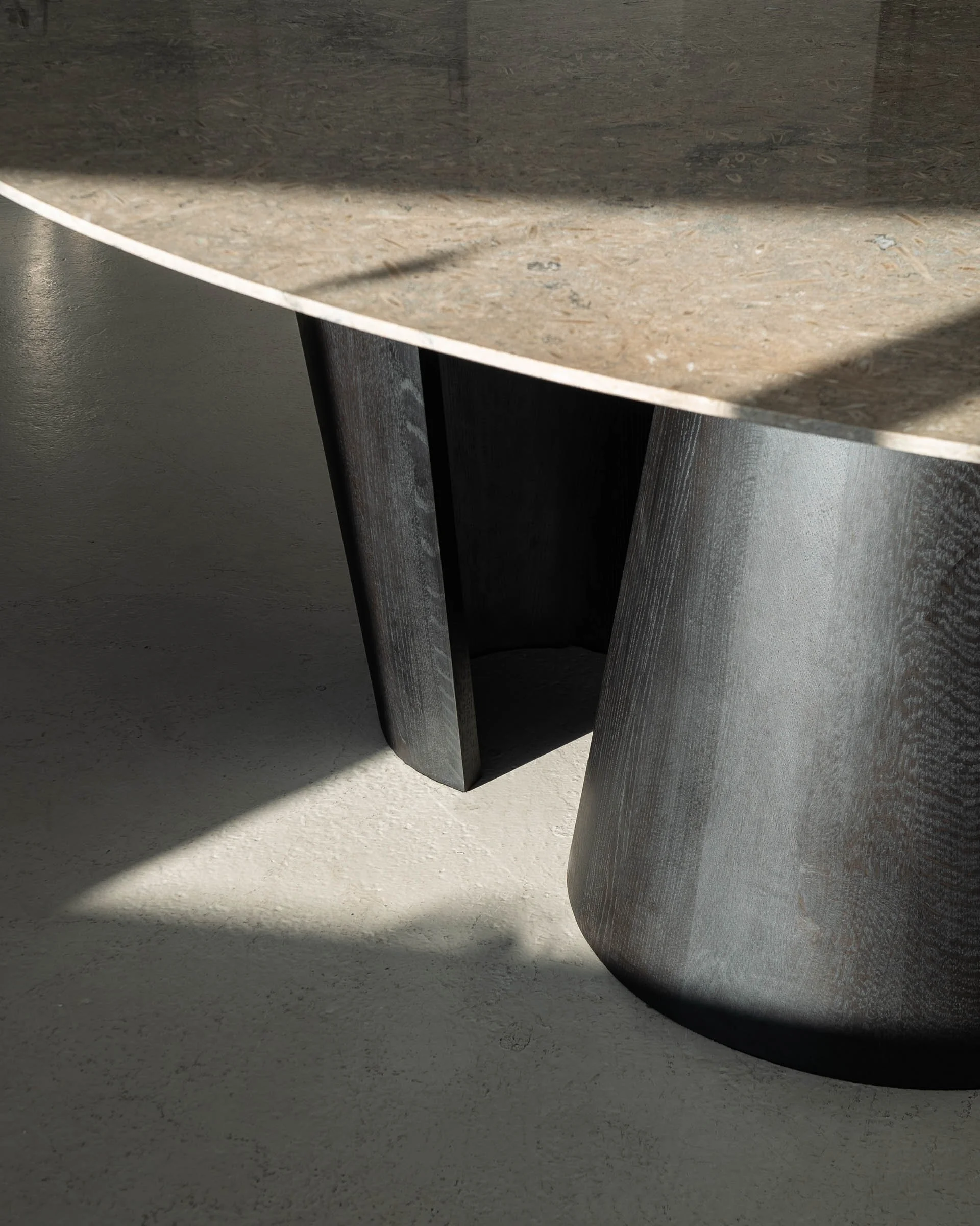 Altor dining table_Mythology_2.jpg