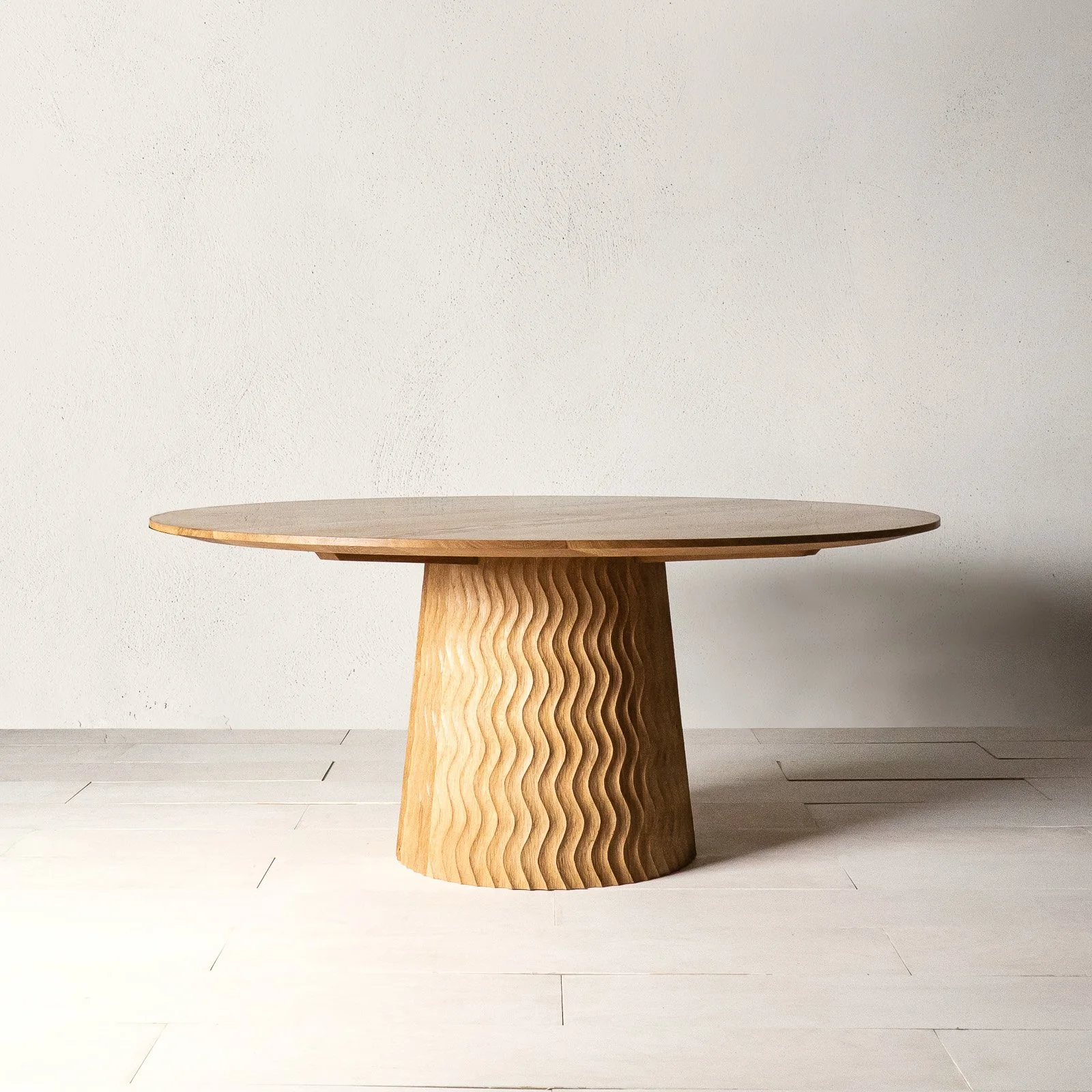 Aurora dining table