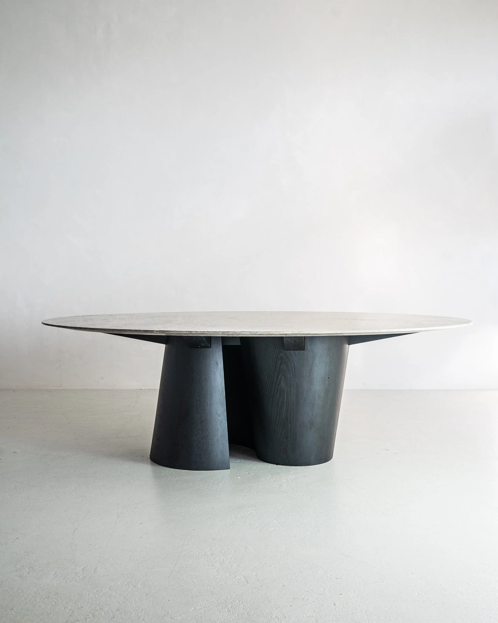 Altor dining table_Mythology_5.jpg