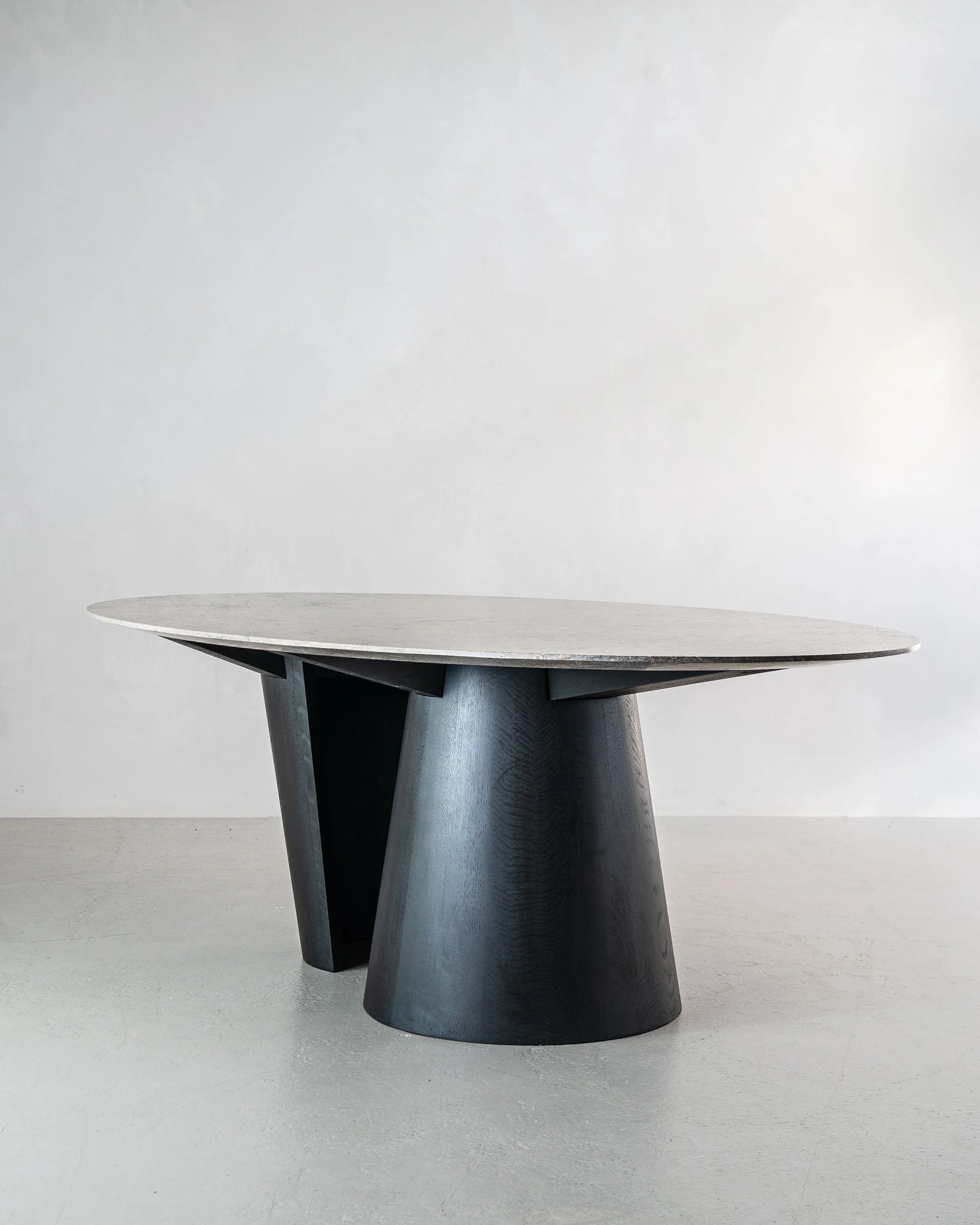 Altor dining table_Mythology_6.jpg