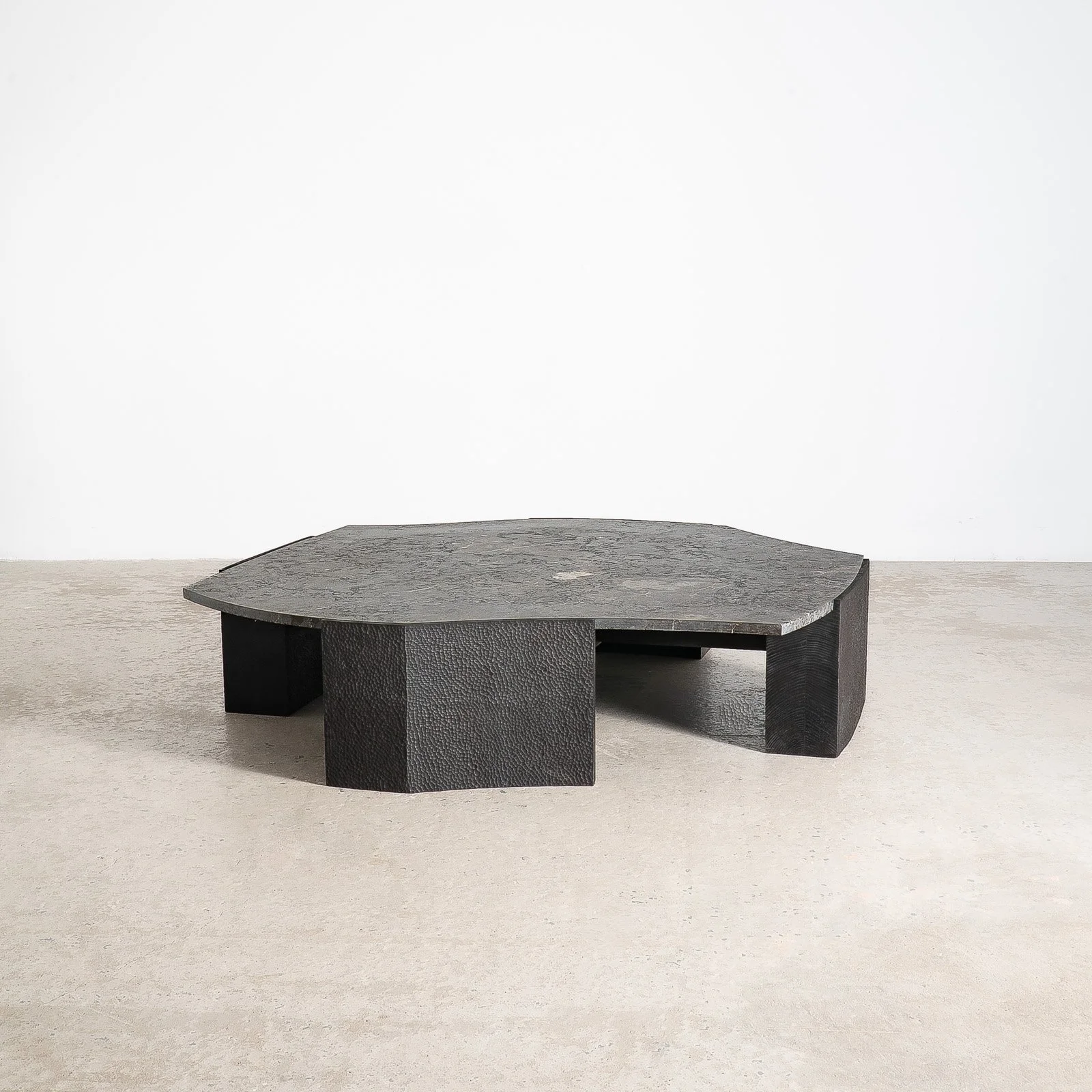 Uma coffe table