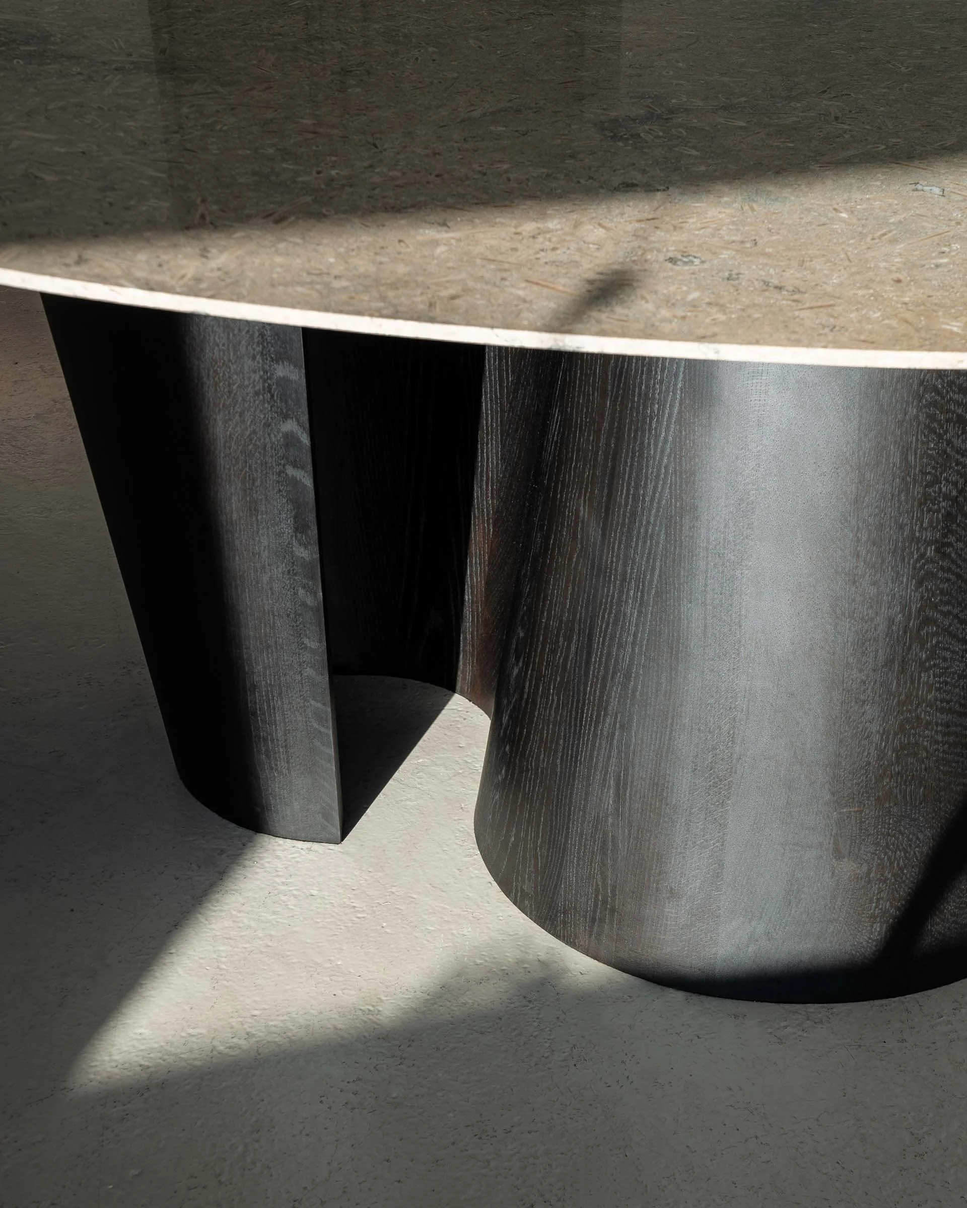 Altor dining table_Mythology_3.jpg