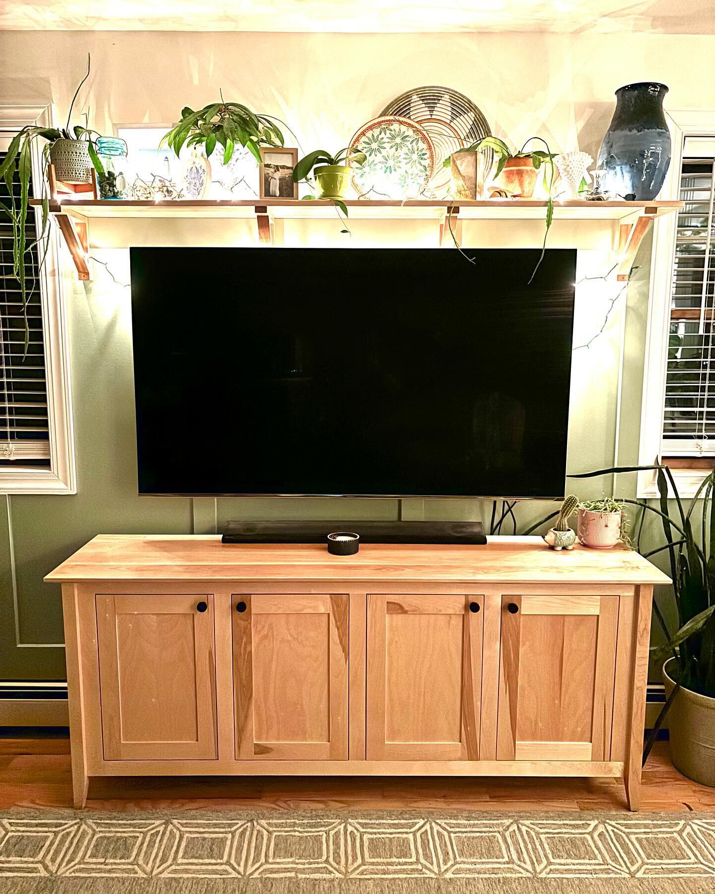 We are soooooo happy with this Entertainment Cabinet and how it turned out. We are dying for storage and this is the perfect addition to our home. 🏠