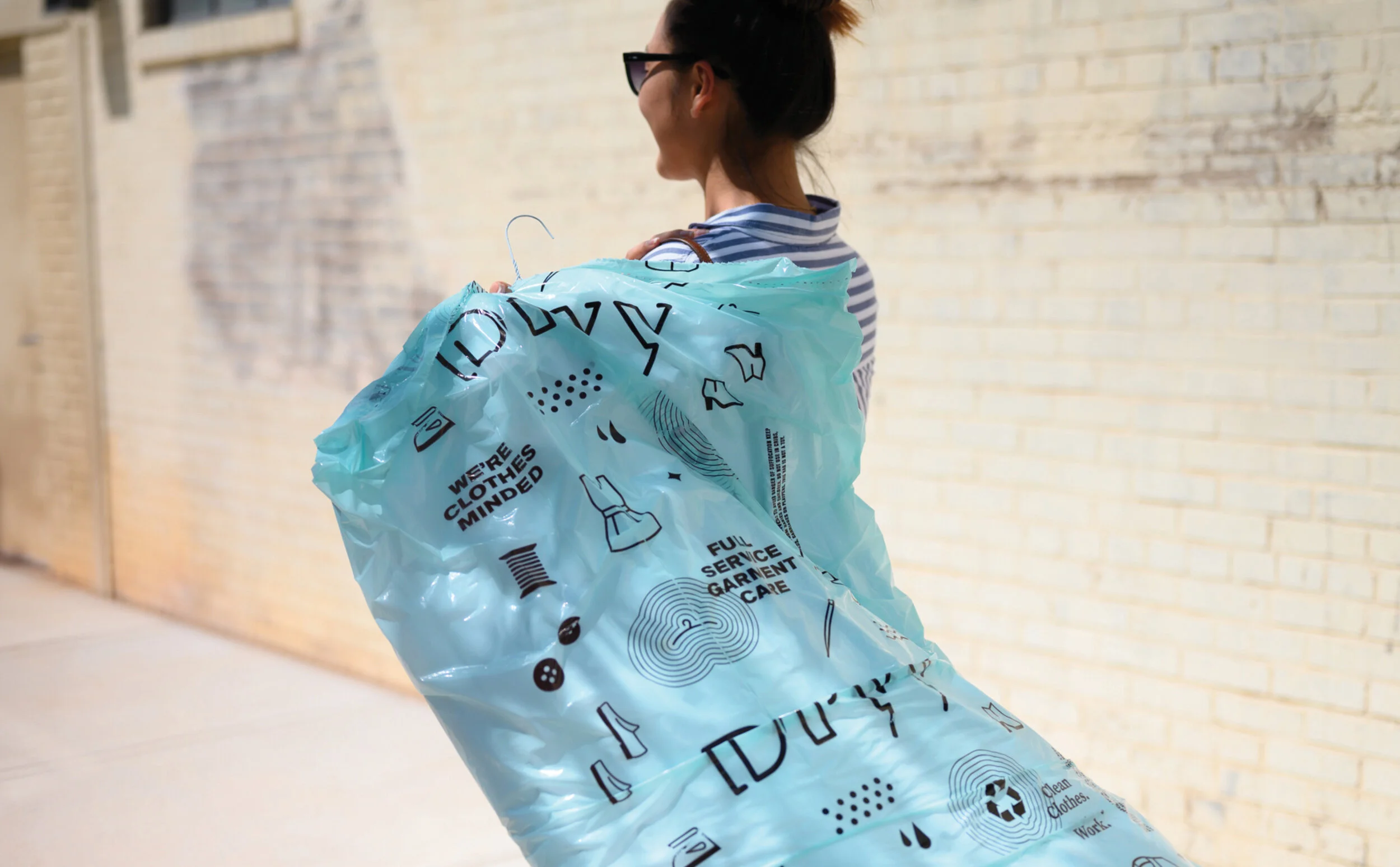 12_Dryy_Bag_DryClean_Walking.jpg