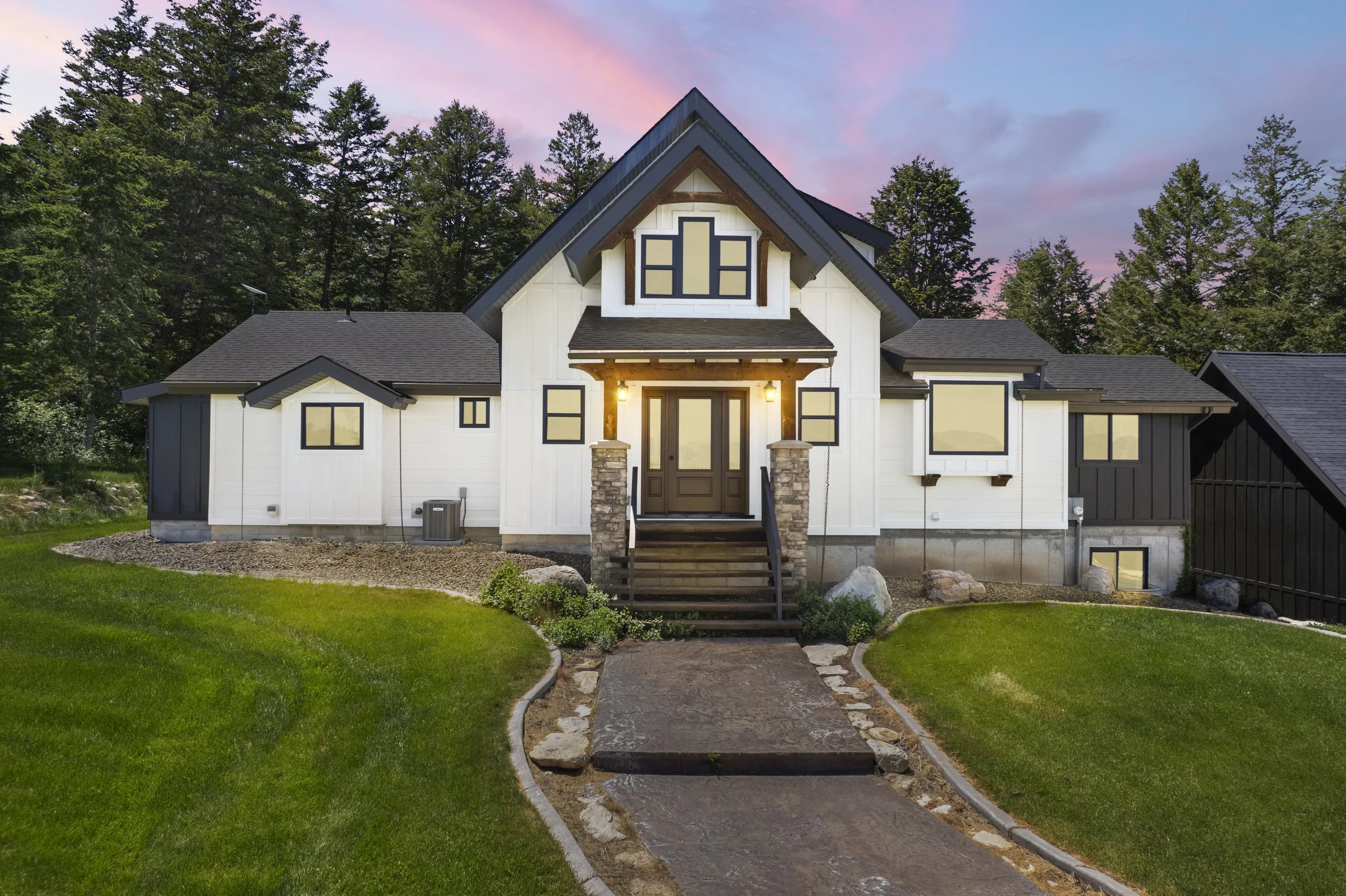 Twilight shot of a ranch house in Southeast Idaho - Gloho Real Estate Photography
