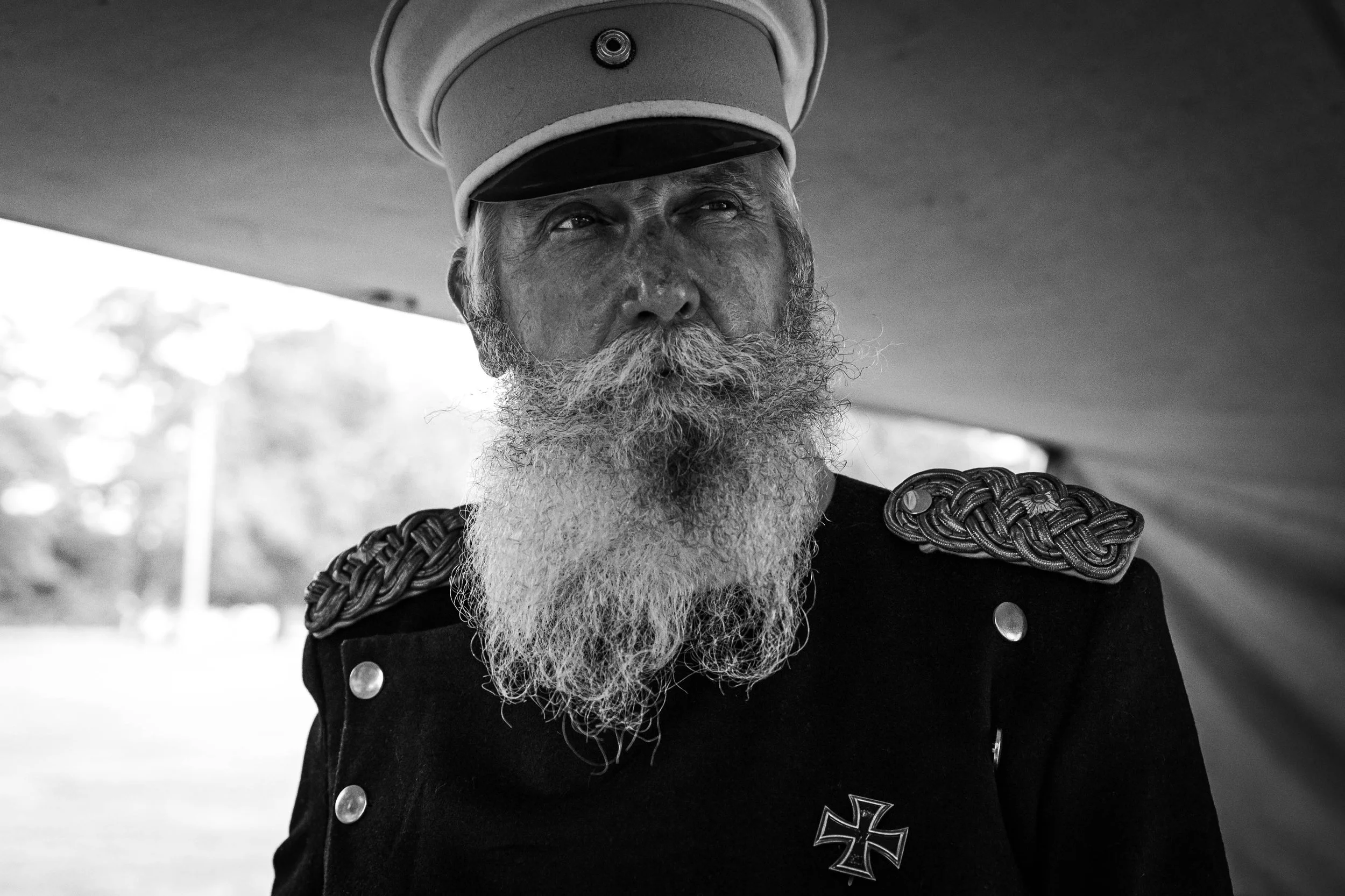 Black and white portrait of older man as a historic reenactor by Fort Mott in New Jersey, photographed by Digital Imageries Photography