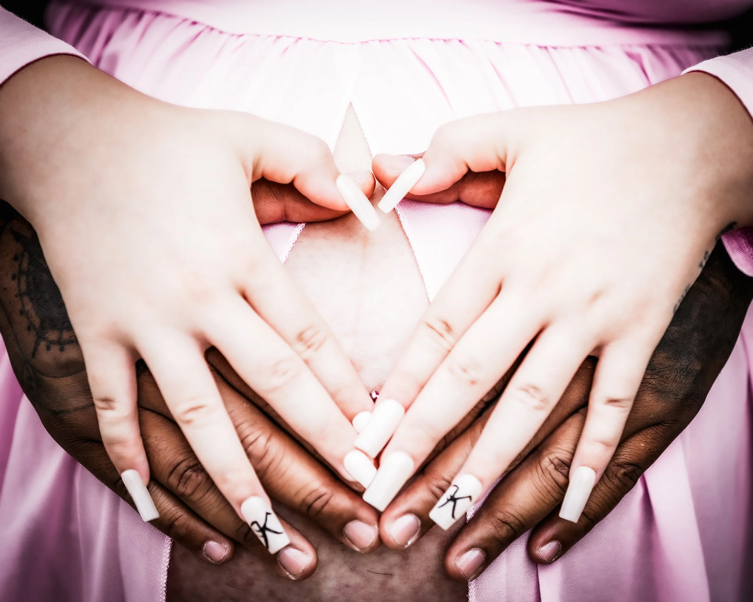 maternity-photographer-red-bank-battlefield-park-nj-waterfront-hands-forming-a-heart.jpg
