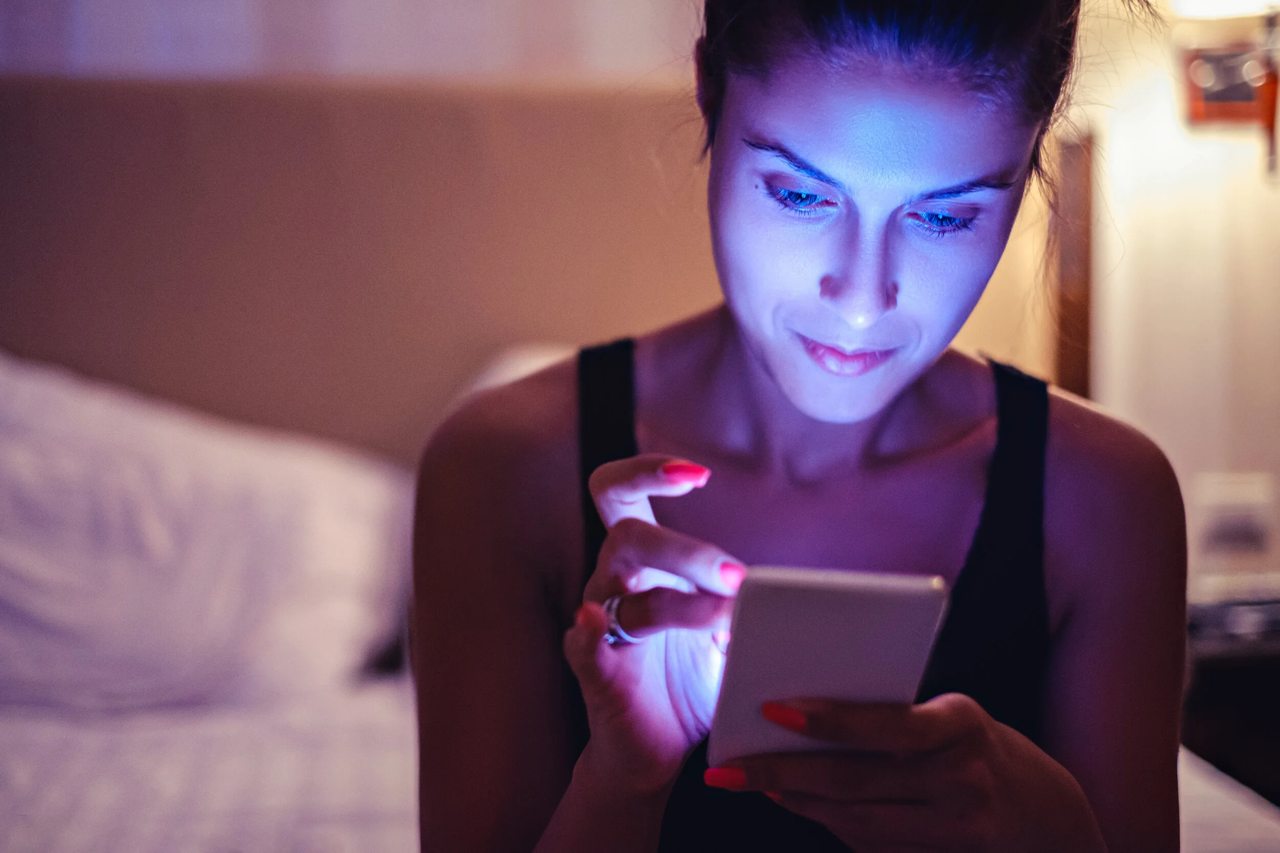 How Blue Light Affects Your Hormones, and 5 Natural Ways to Combat Its Negative Effects