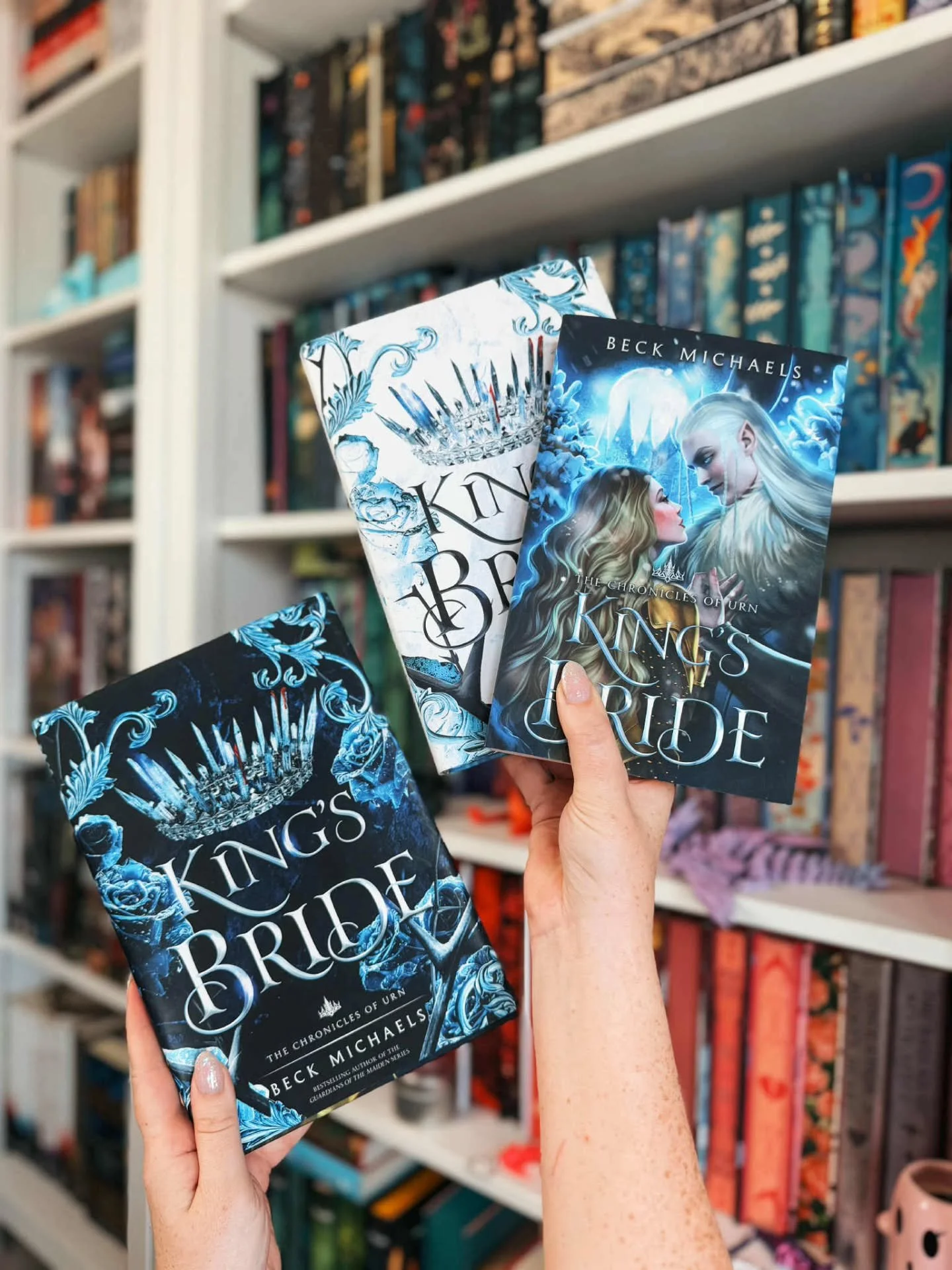 Do you like collecting different copies of your favorite books? 💖✨️
If you didn't know, King's Bride has a special edition paperback (B&N), and a white exclusive hardback! The white edition is by @bookish_signs and this is the last chance to sn