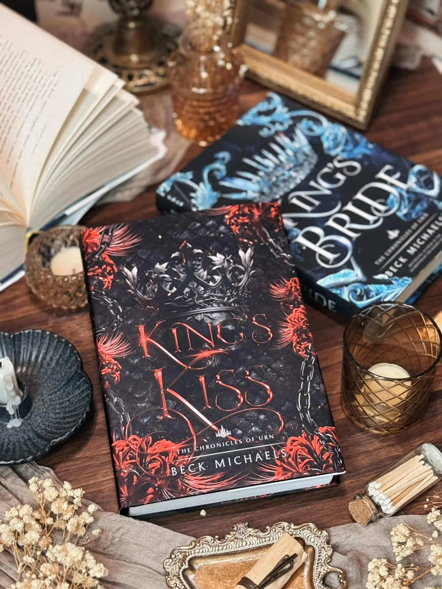 What do you do with gods built only to destroy?
You give them hearts.
And brides they would burn the heavens for.
βοΈ King’s Bride is a wintery Beauty and the Beast retelling, where a death god falls to his knees for the woman destined to kill